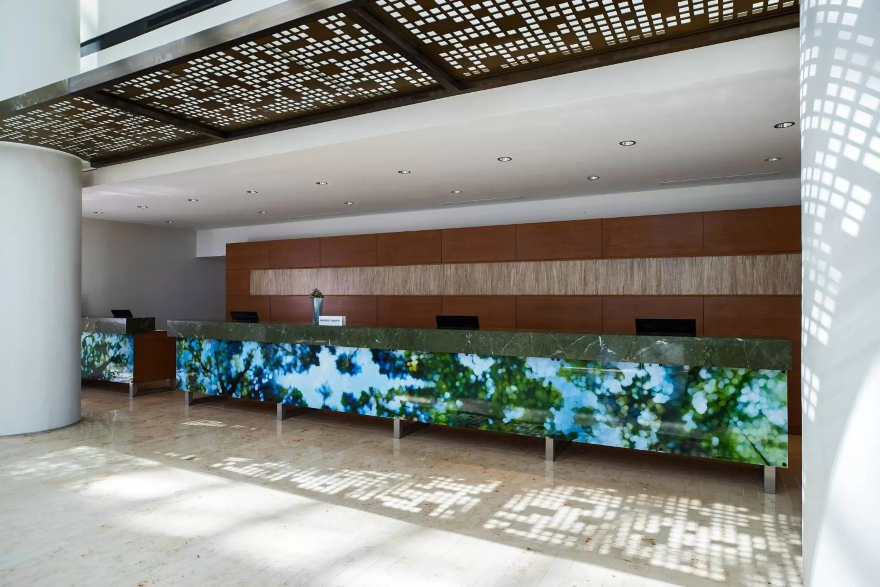 Lobby or reception in Renaissance Schaumburg Convention Center Hotel