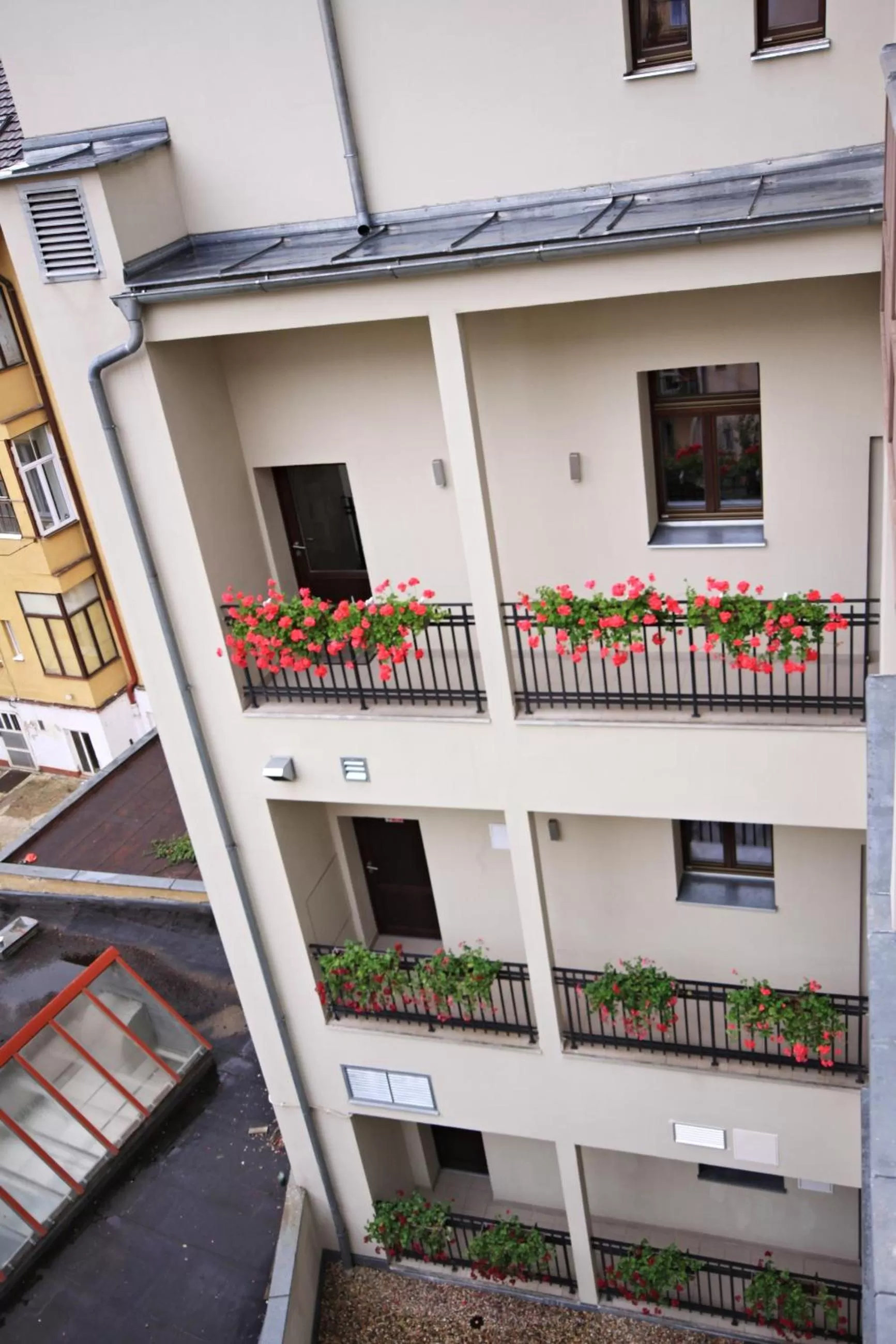 Balcony/Terrace in Pure White