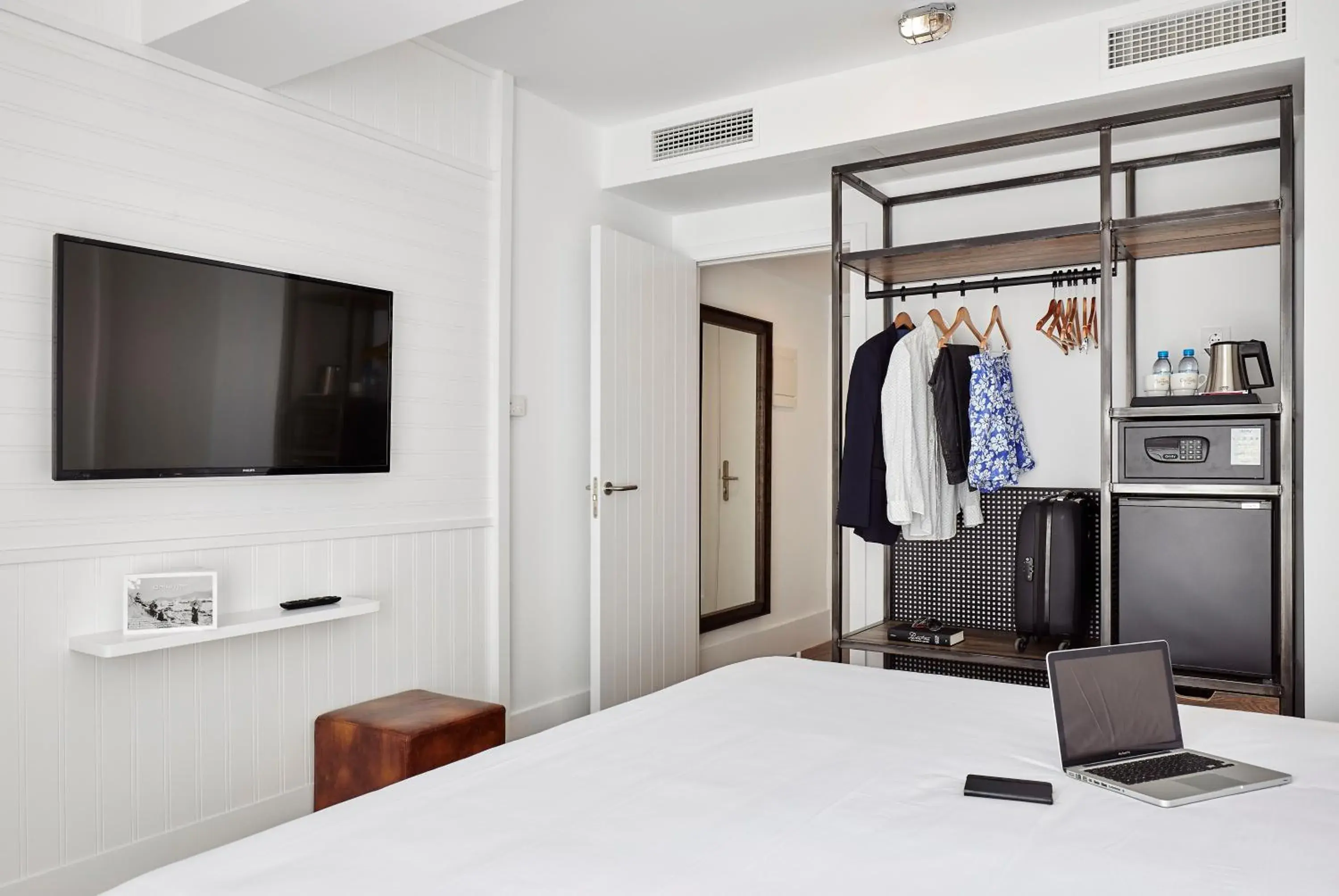Bed, TV/Entertainment Center in Delamar 4*Sup-Adults only (18+)