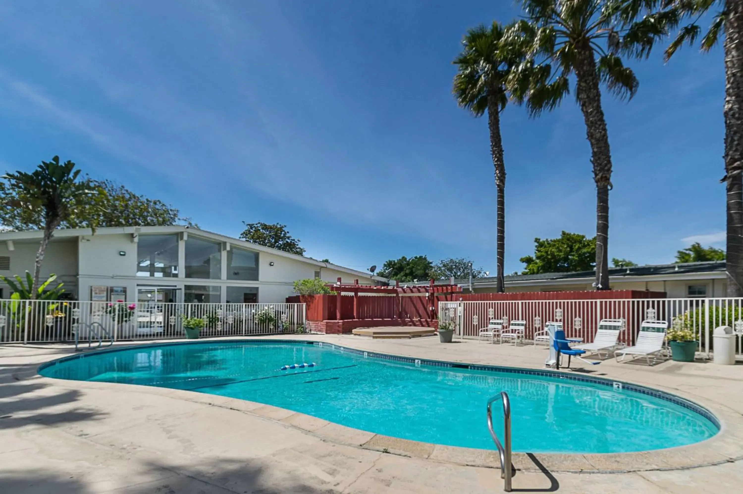 Day, Swimming Pool in Motel 6-Santa Maria, CA - South