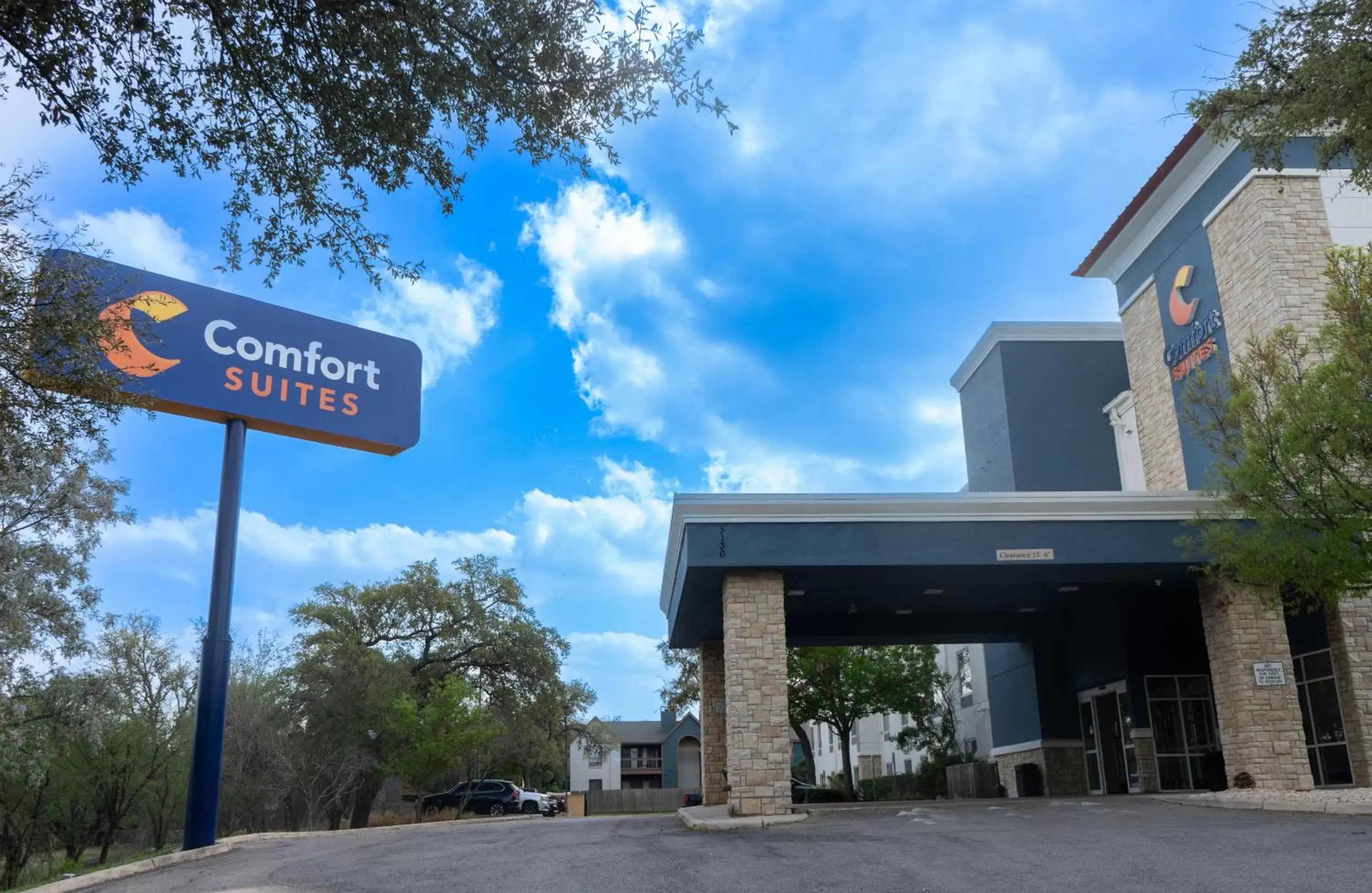 Property building in Comfort Suites Medical Center near Six Flags Property building in Comfort Suites Medical Center near Six Flags