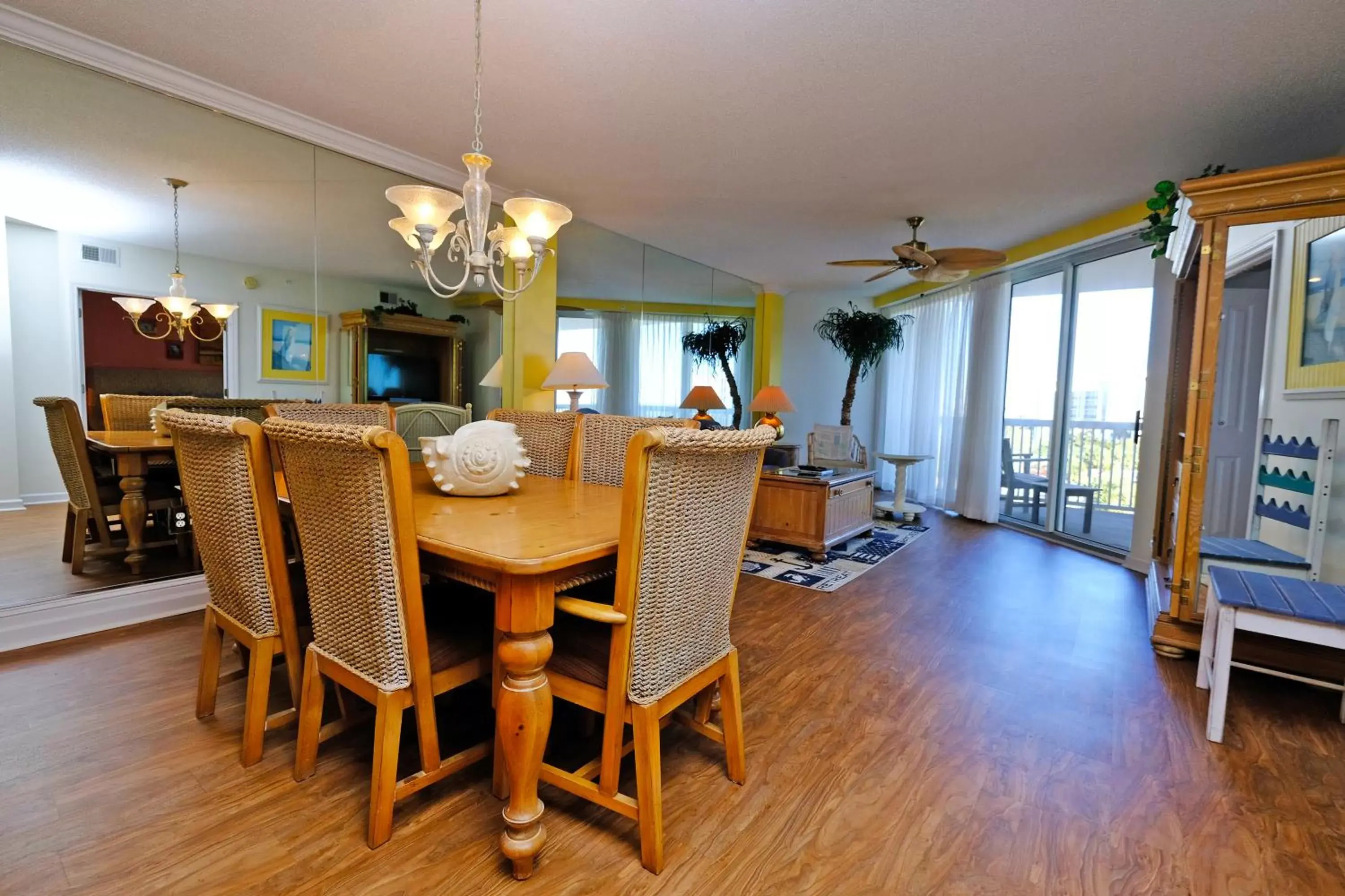 Dining Area in Litchfield Beach & Golf Resort