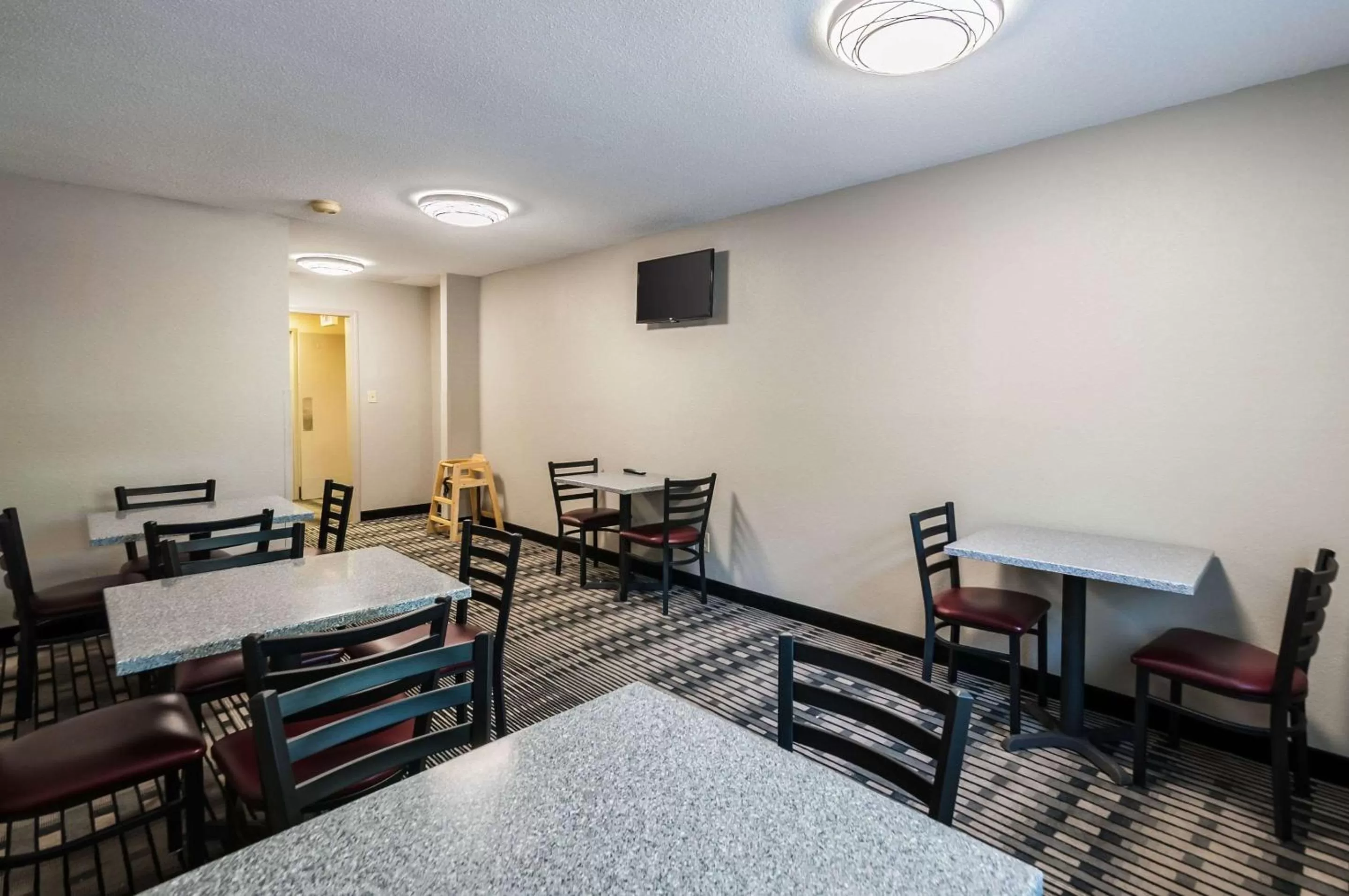 Restaurant/places to eat in Quality Inn Solomons - Beacon Marina