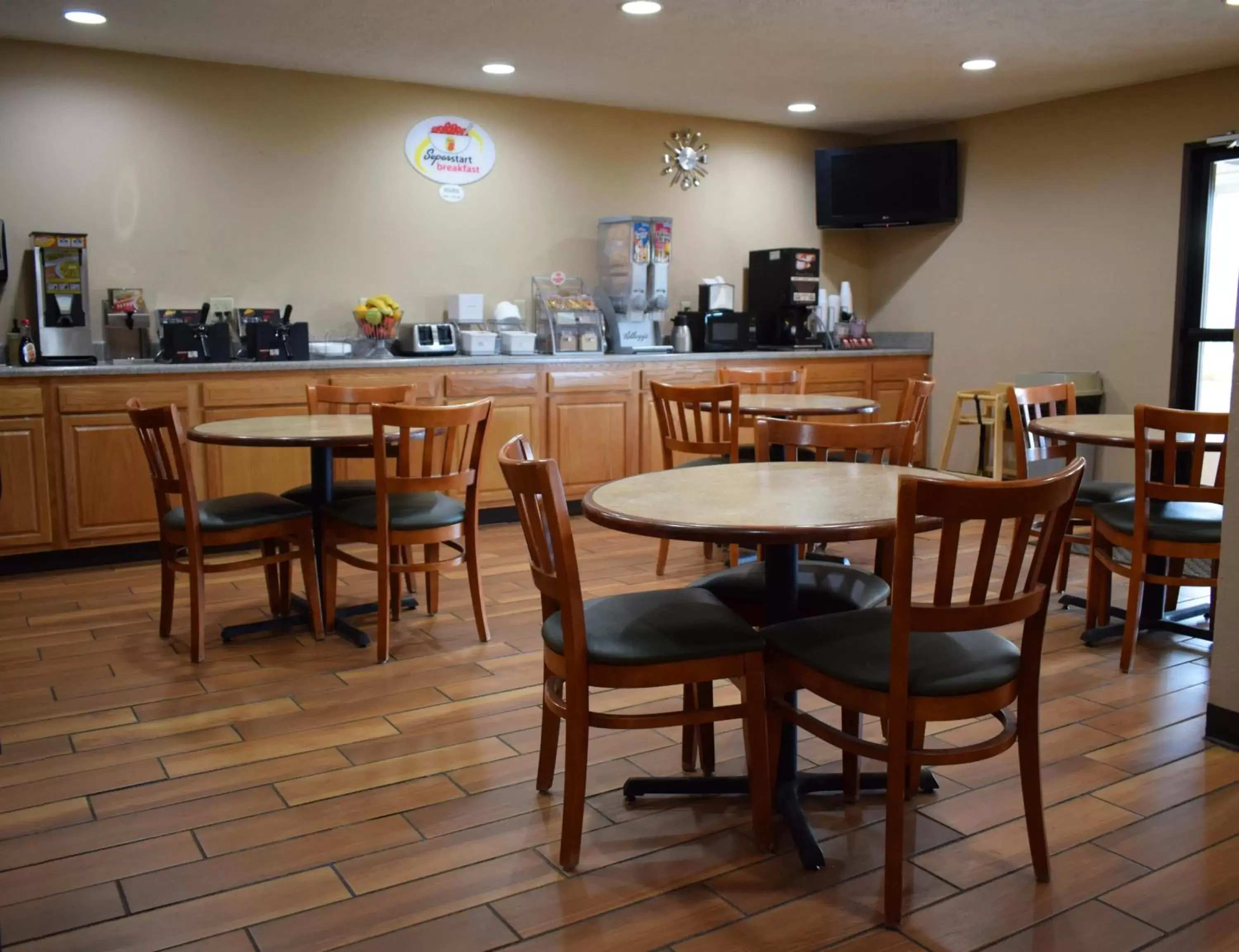 Breakfast, Restaurant/Places to Eat in Super 8 by Wyndham Fort Chiswell Wytheville Area