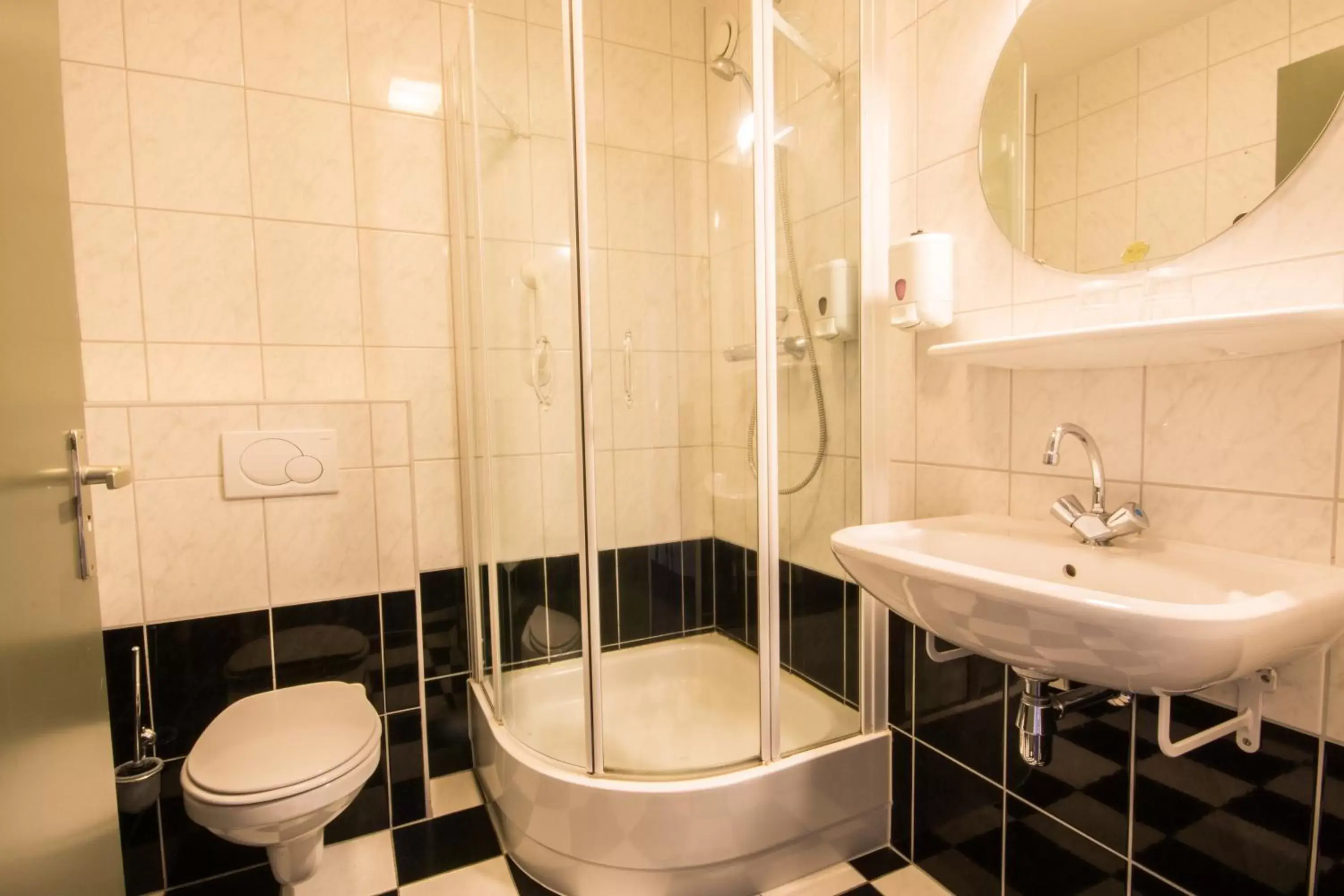 Bathroom in De Stobbe hotel & suites