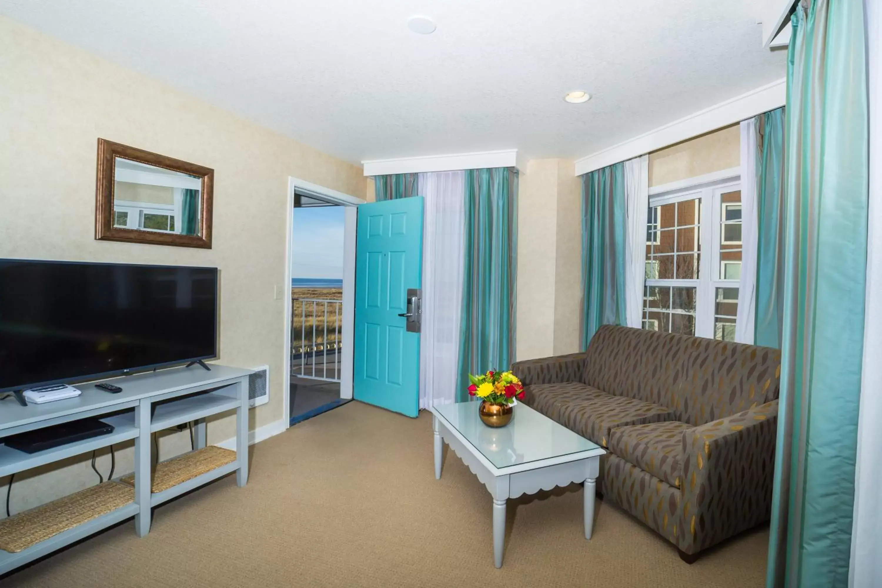 One Bedroom Spa Suite - Partial View in Inn of the Four Winds Seaside Oceanfront