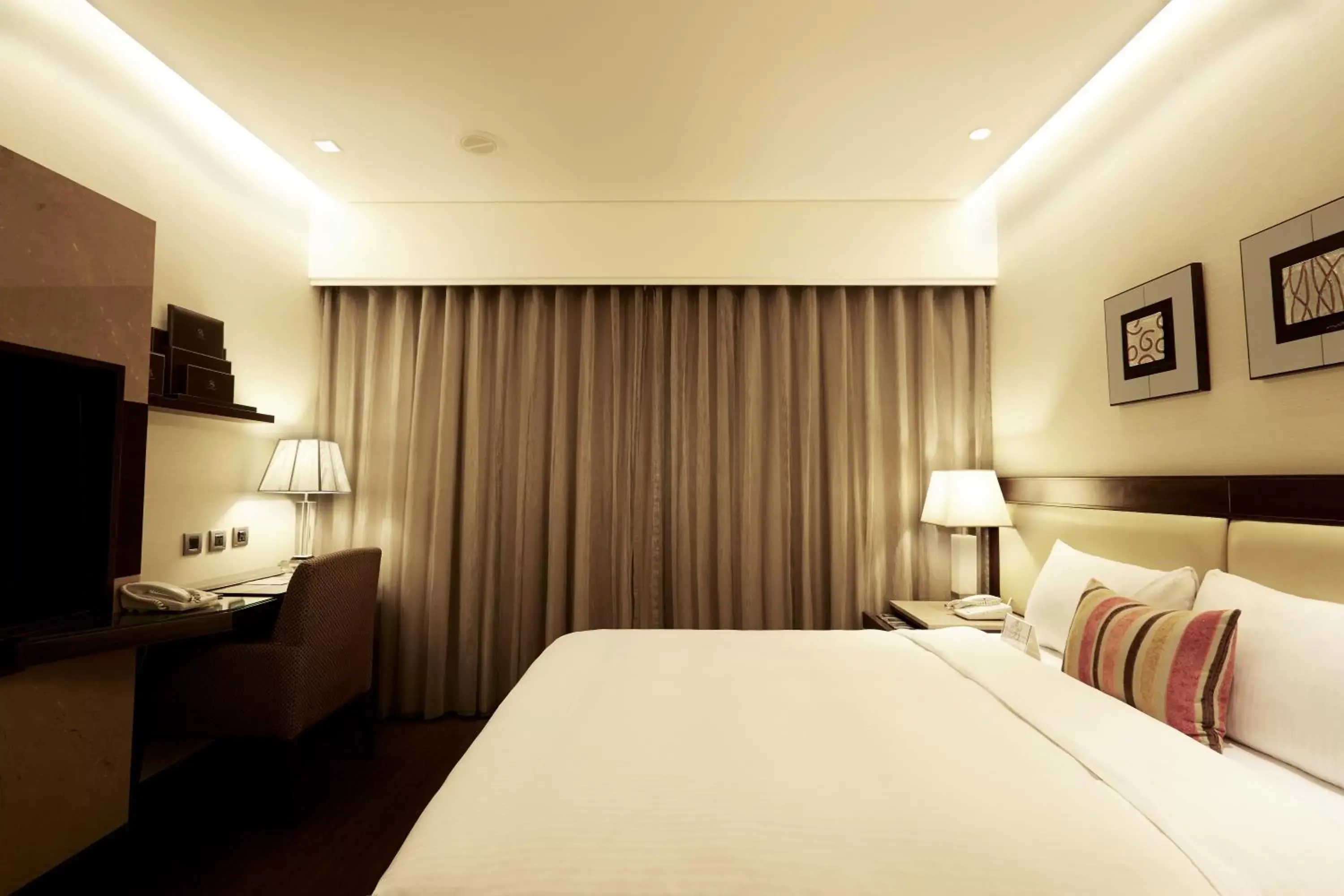 Bedroom, Bed in Beauty Hotels - Roumei Boutique