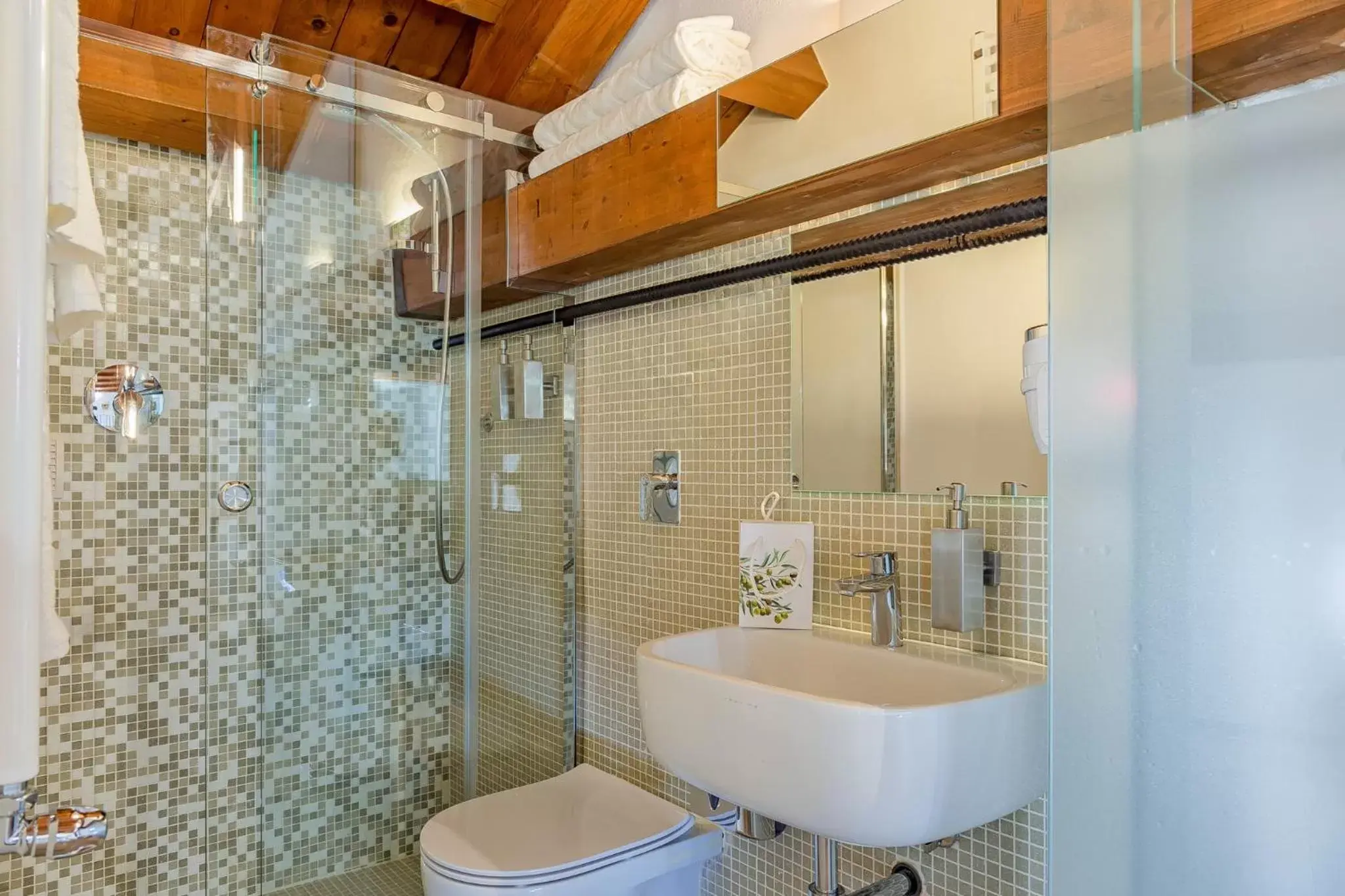 Shower, Bathroom in Le Maestranze Deluxe Rooms