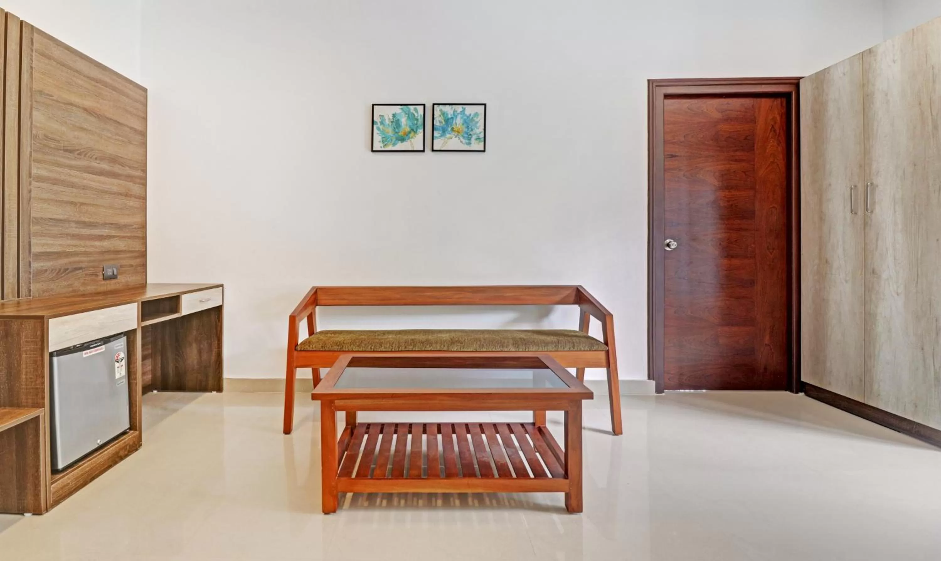 Seating area in Treebo Trend Sreepathi Mayoogha