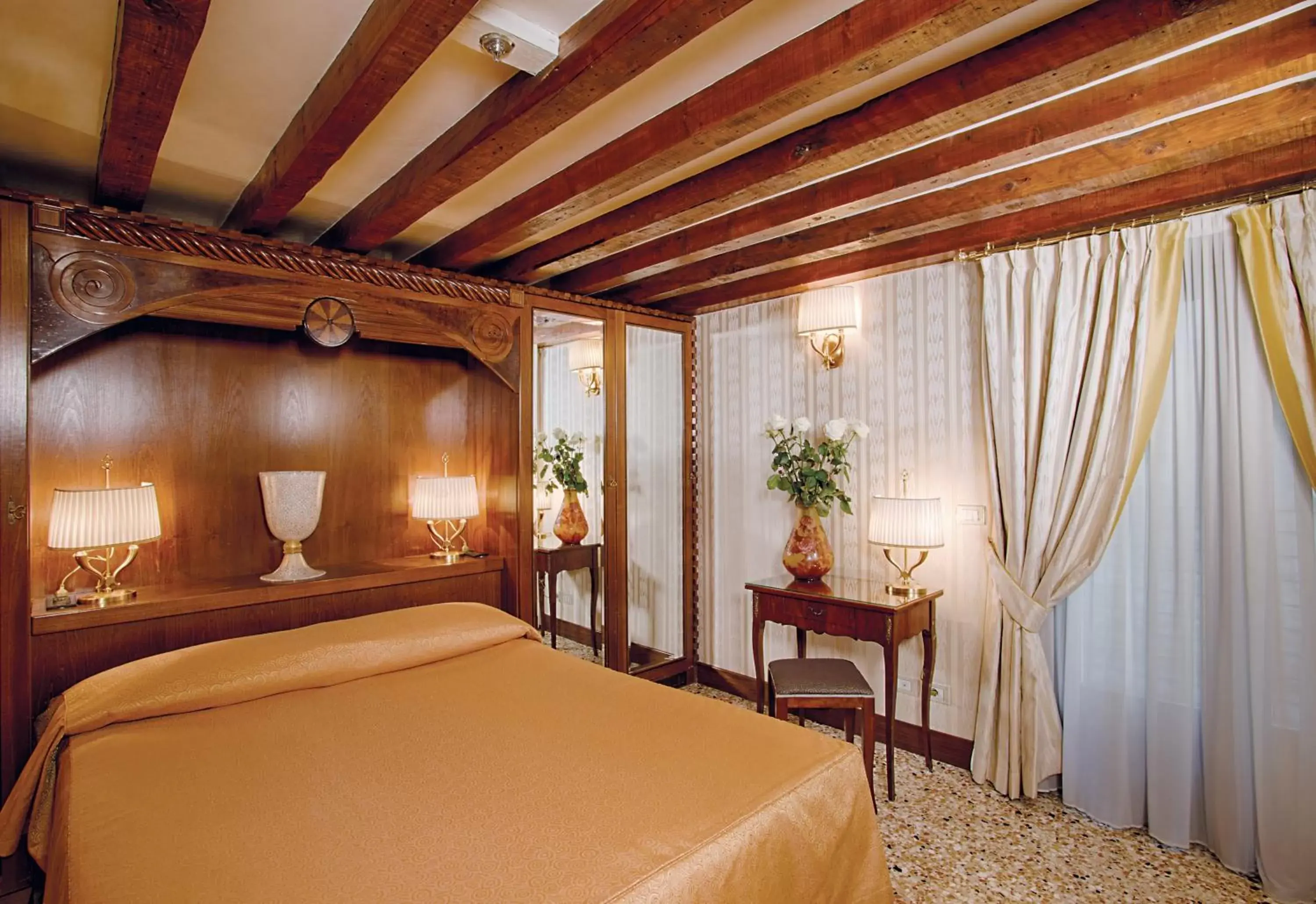 Bed in Hotel Palazzo Stern