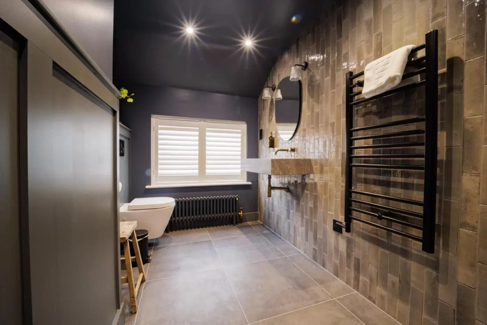 Bathroom in The Silk Rooms, at The Freemasons Inn