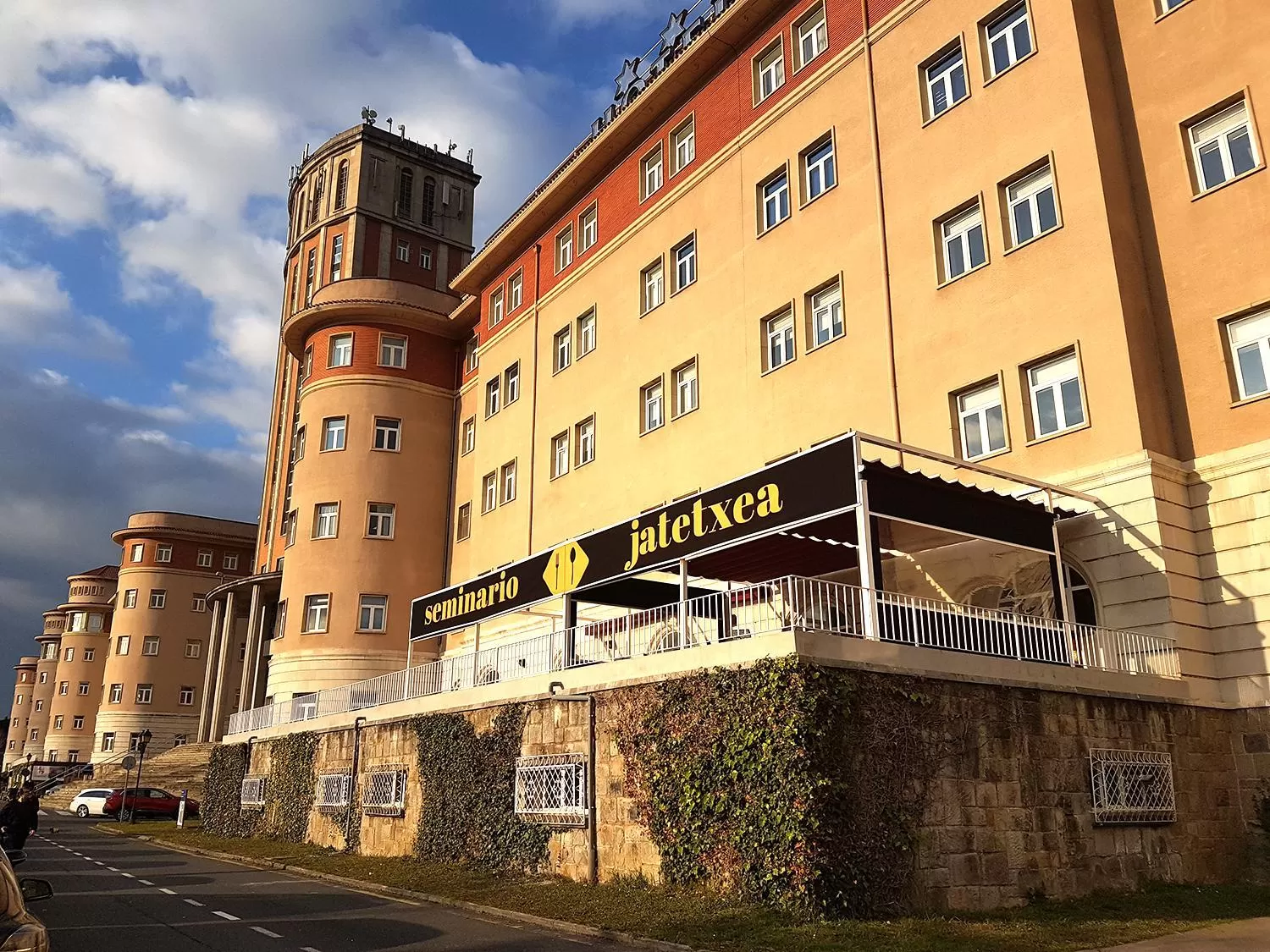 Restaurant/places to eat in Hotel Seminario Aeropuerto Bilbao