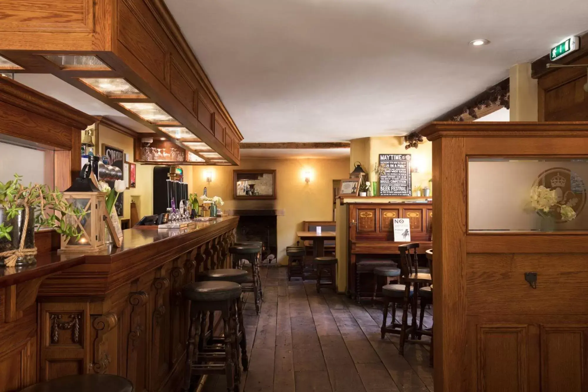 Lounge or bar, Lounge/Bar in The Royal Oak Tetbury