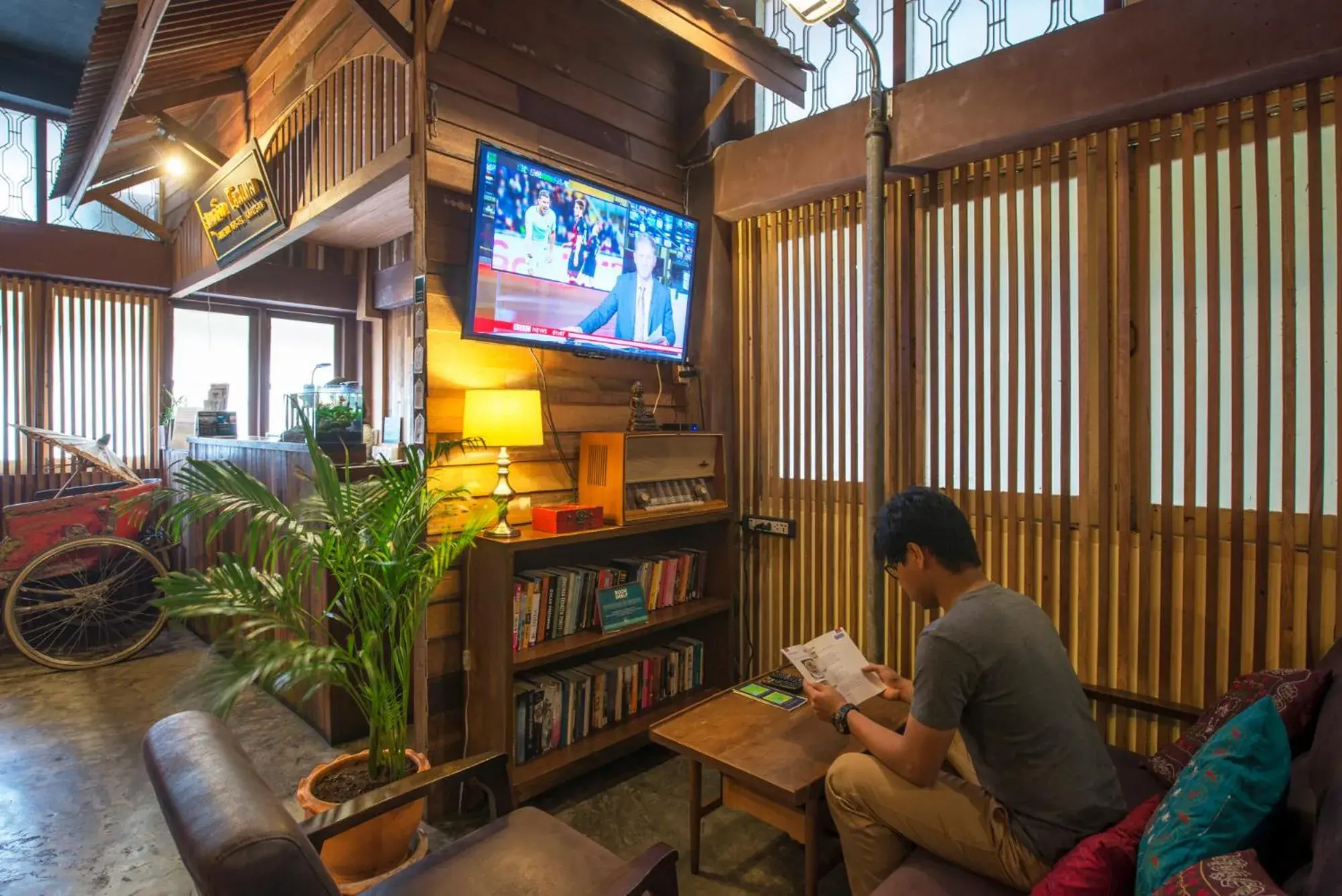 TV and multimedia in Suneta Hostel Khaosan