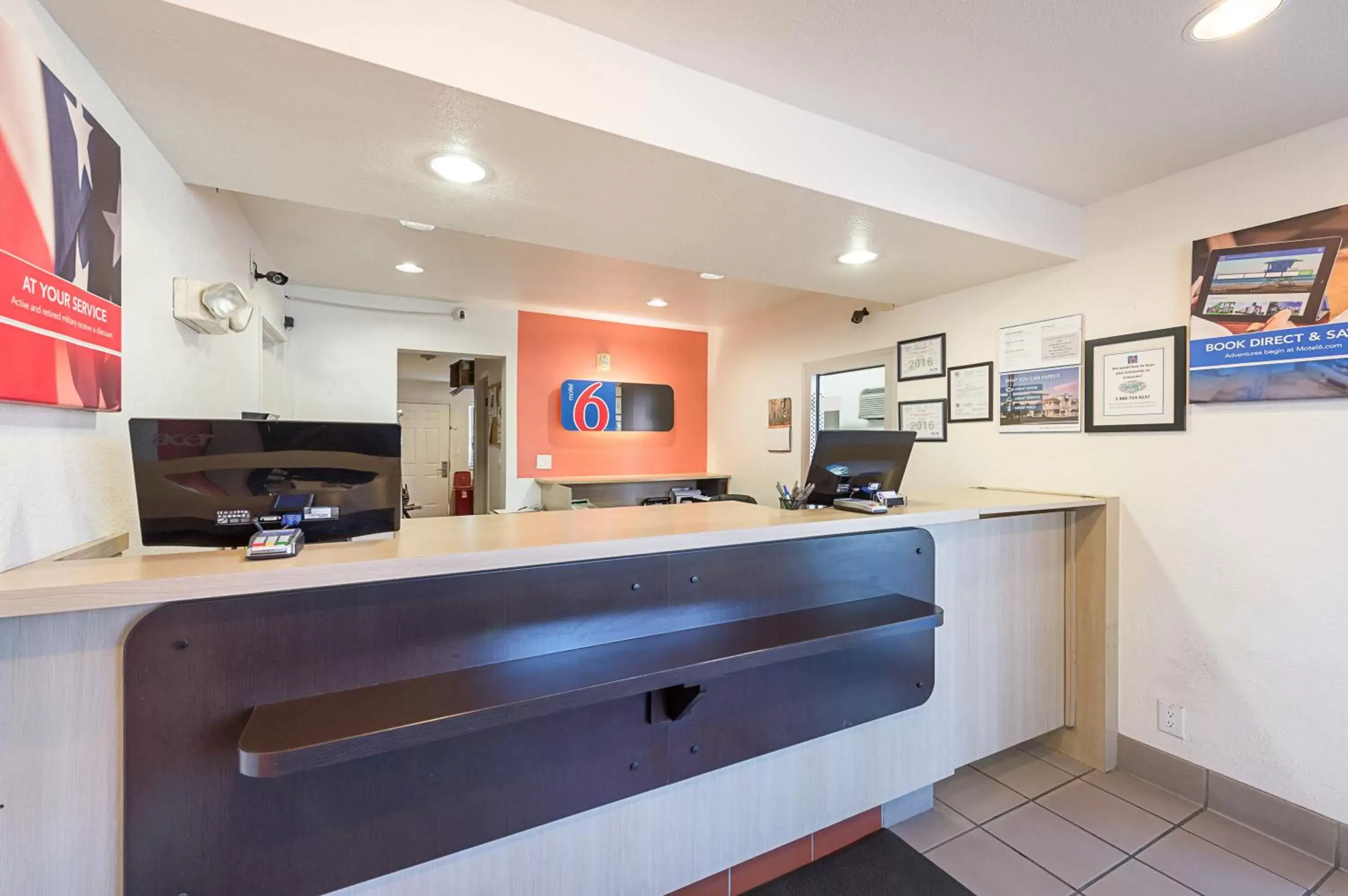 Lobby or reception, Lounge/Bar in Motel 6-Carson City, NV