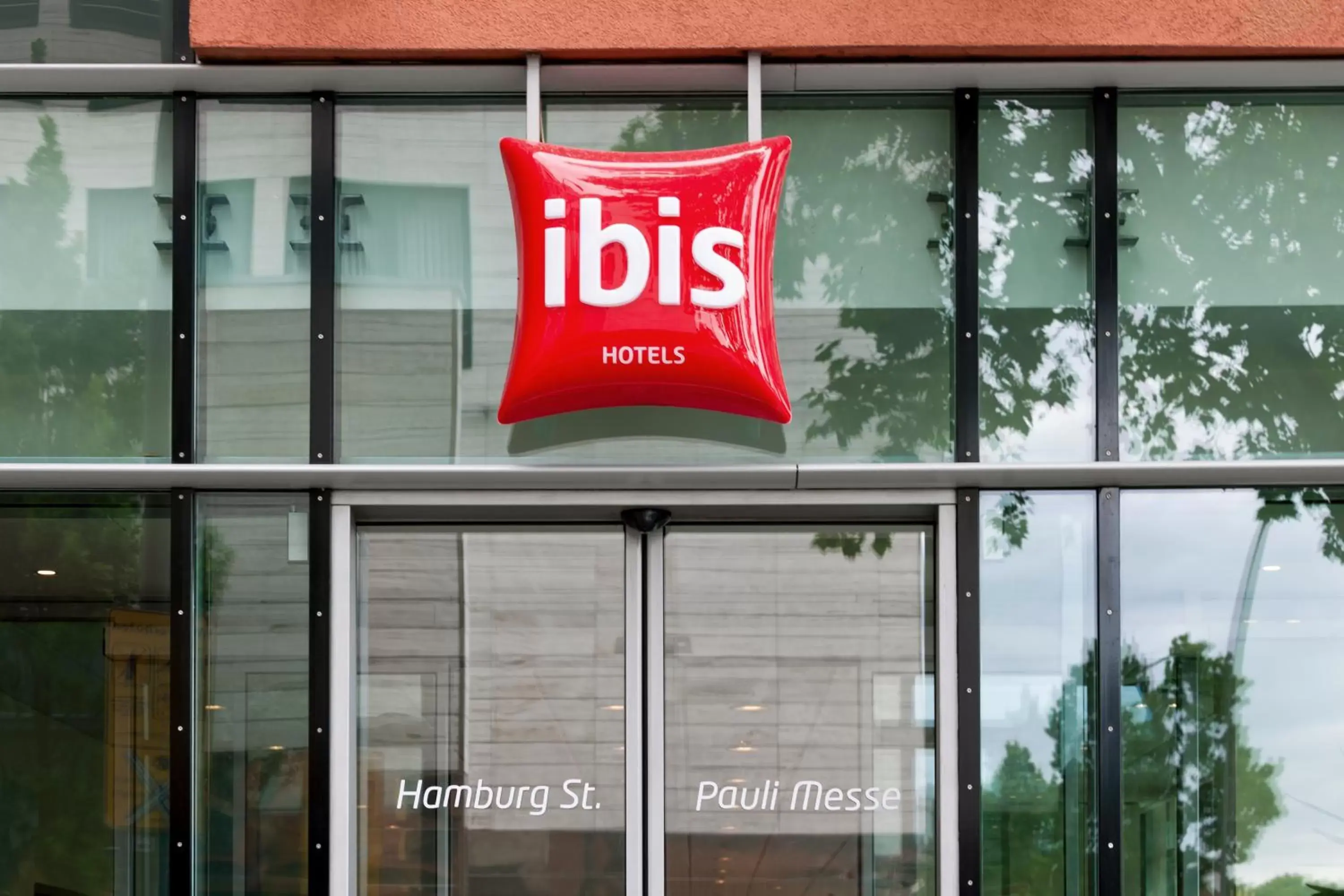 Facade/entrance, Property Logo/Sign in ibis Hotel Hamburg St. Pauli Messe