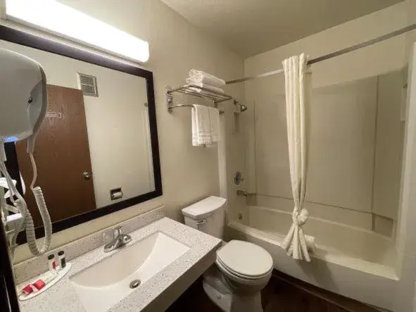 Bathroom in FairBridge Inn, Suites & Conference Center – Missoula