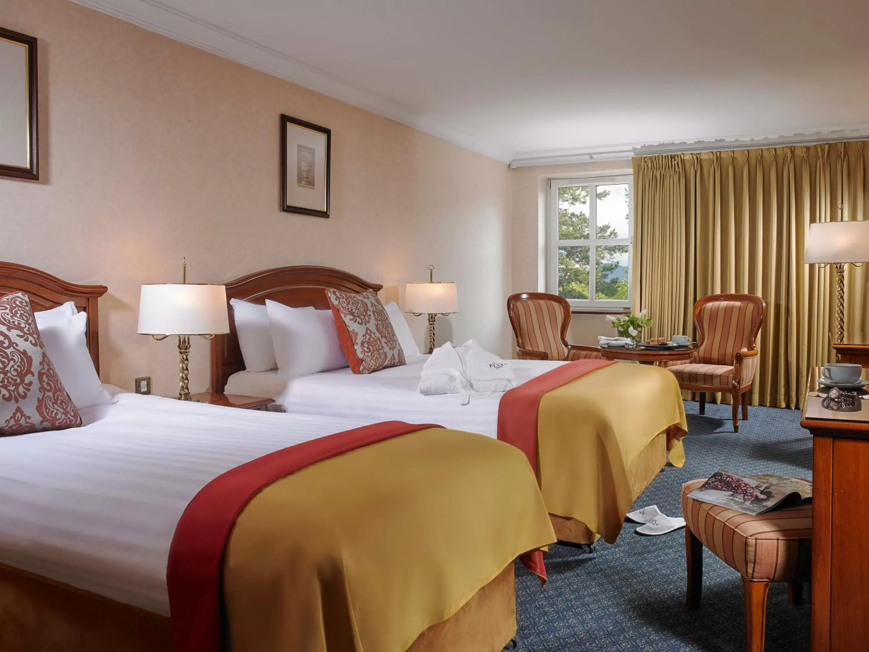 Bed in Killarney Plaza Hotel & Spa