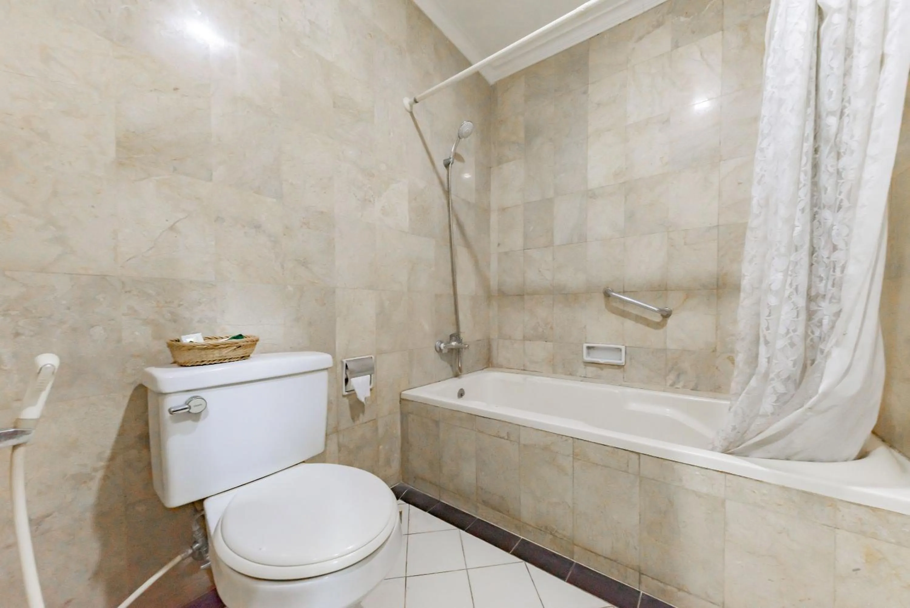 Bathroom in Urbanview De Ethnic Hotel Bandung by RedDoorz