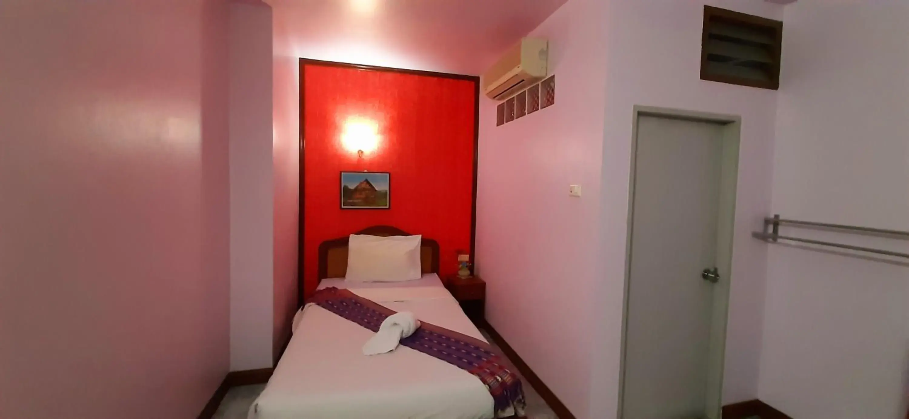 Bed in Thepparat Lodge Krabi