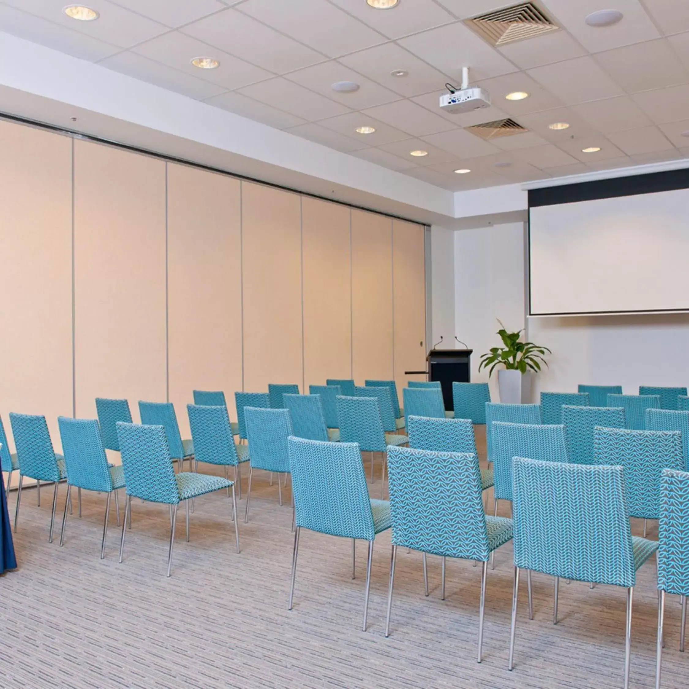 Business facilities in Mantra Mooloolaba Beach