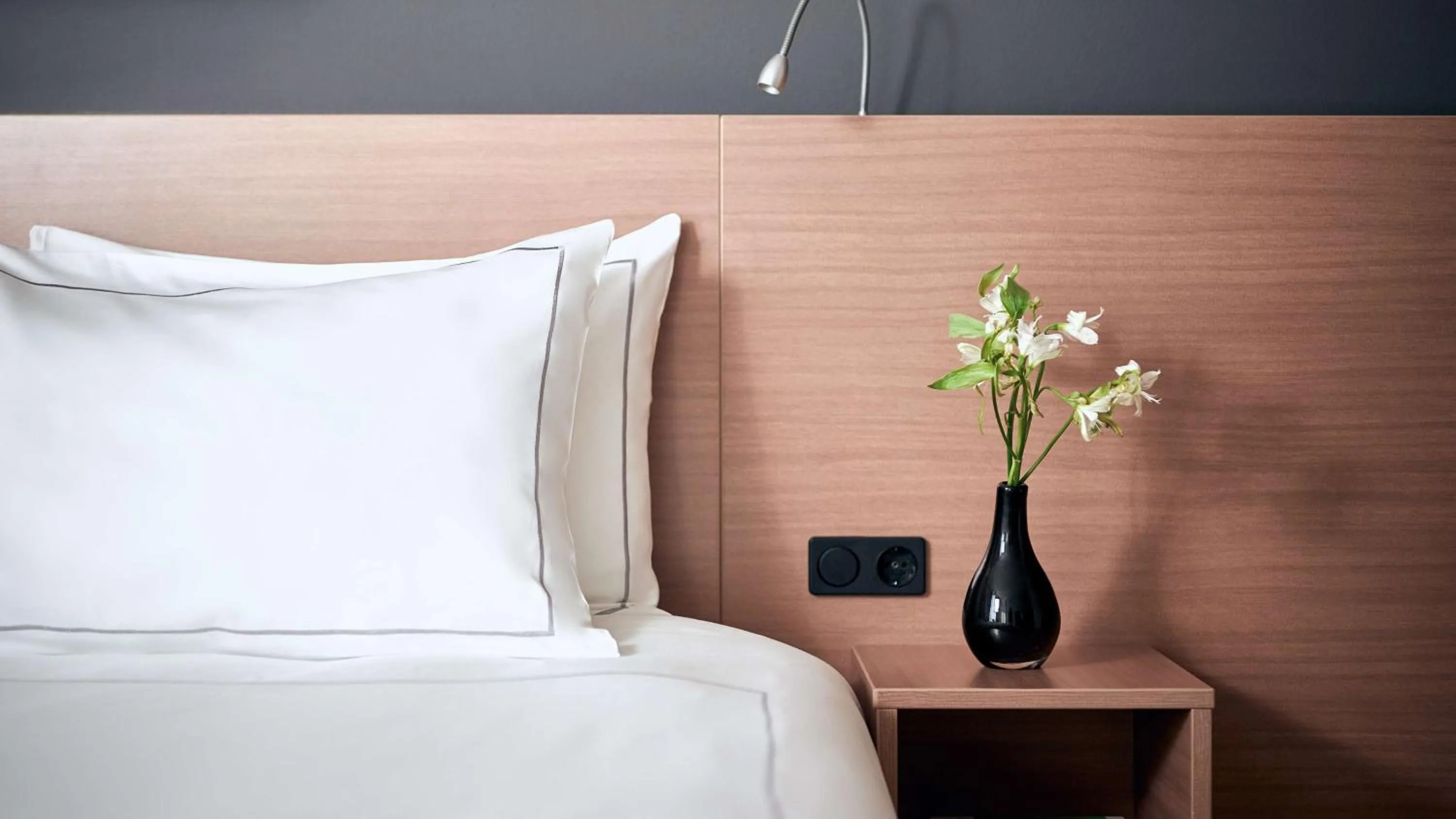 Bedroom, Bed in Park Plaza Amsterdam Airport