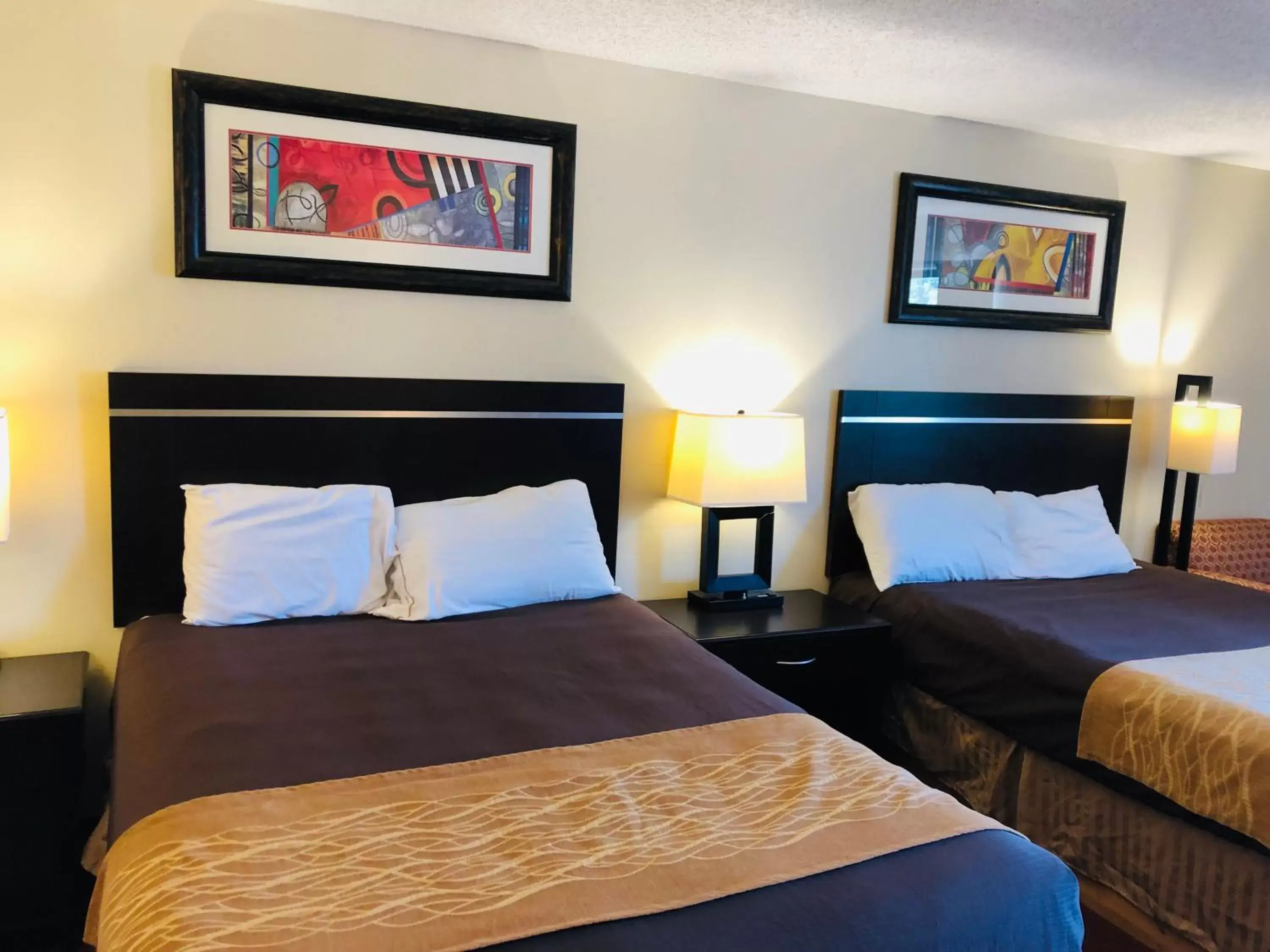 Bed in Super 8 by Wyndham Omaha SW