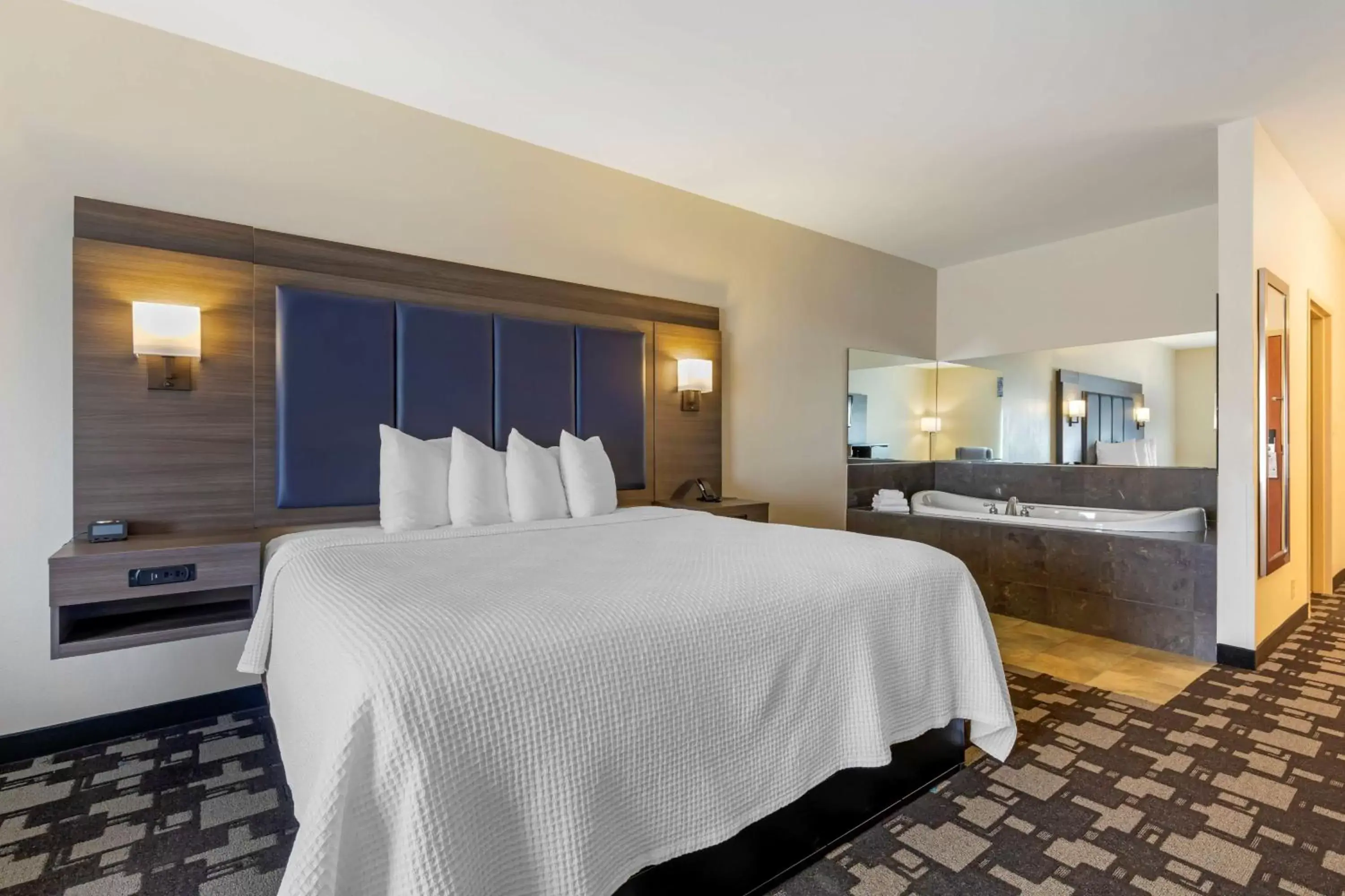 Bedroom, Bed in Best Western Seminole Inn and Suites