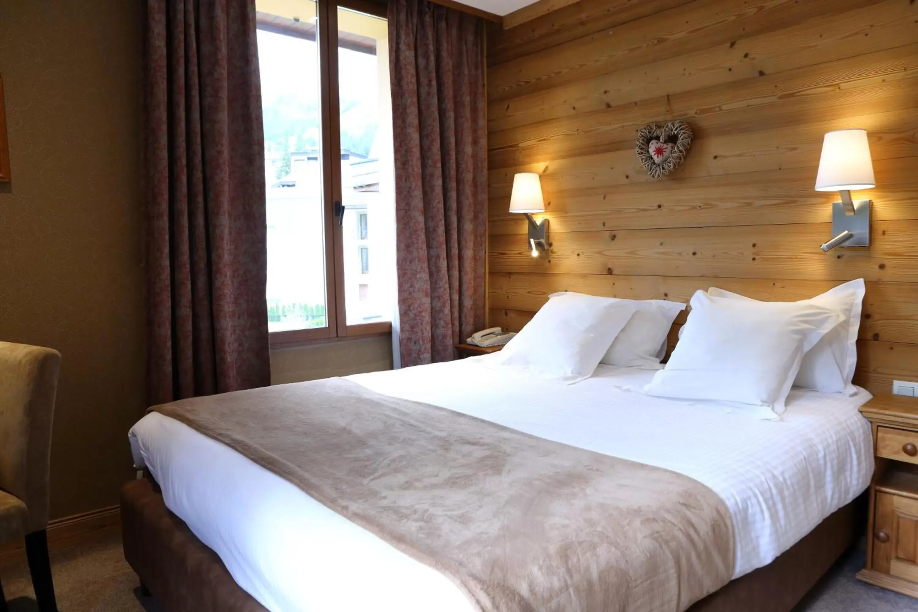 Bed in Les Gourmets - Chalet Hotel