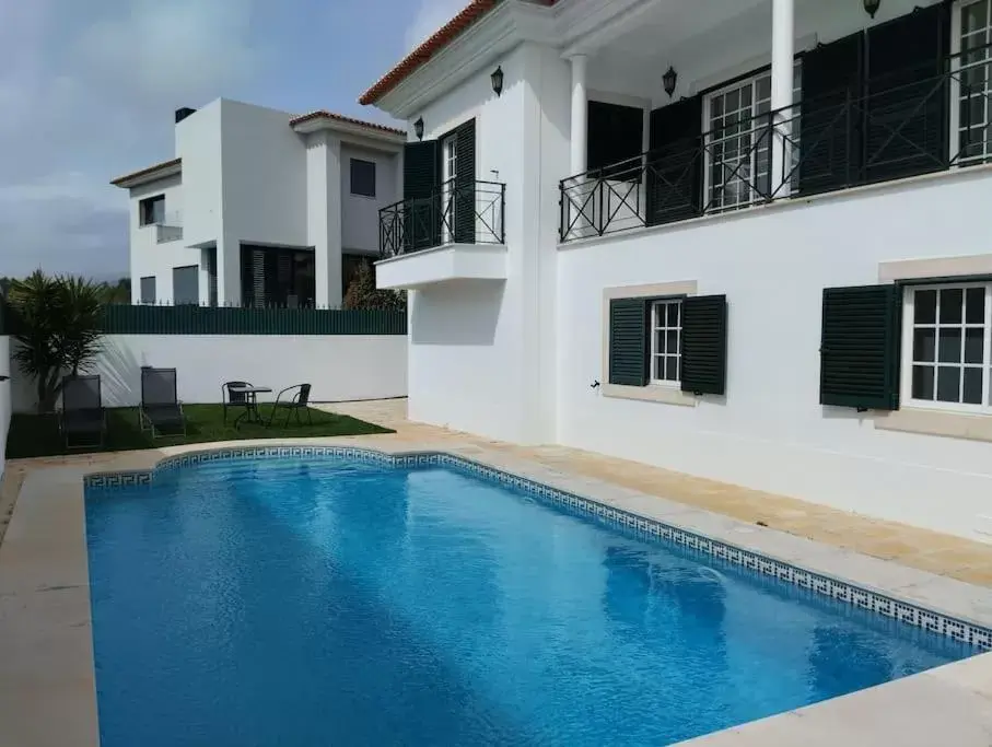 Swimming Pool in Villa Privée Cascais