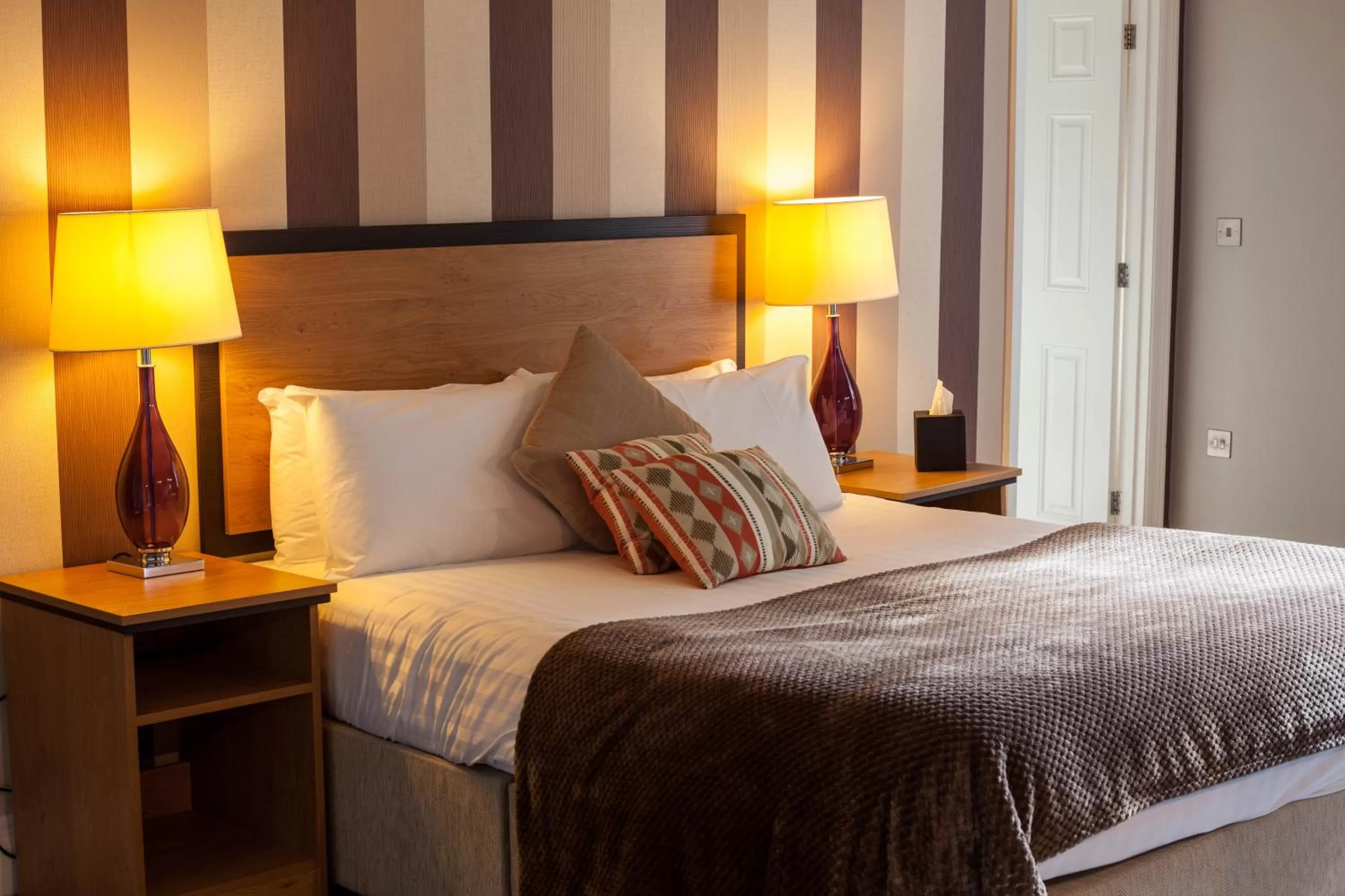 Other, Bed in The Riverside House Hotel