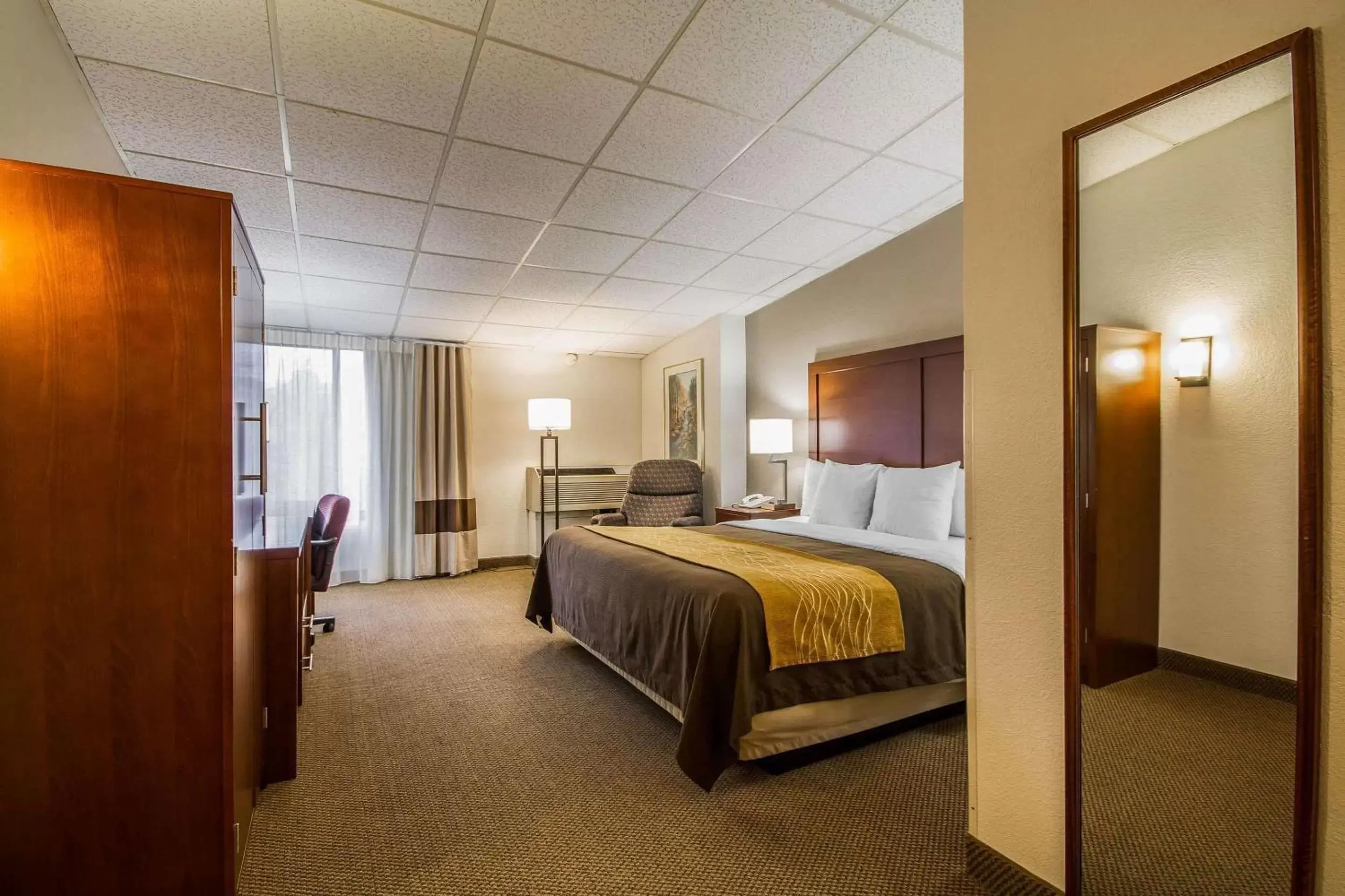 Photo of the whole room, Bed in Comfort Inn & Suites Madison - Airport