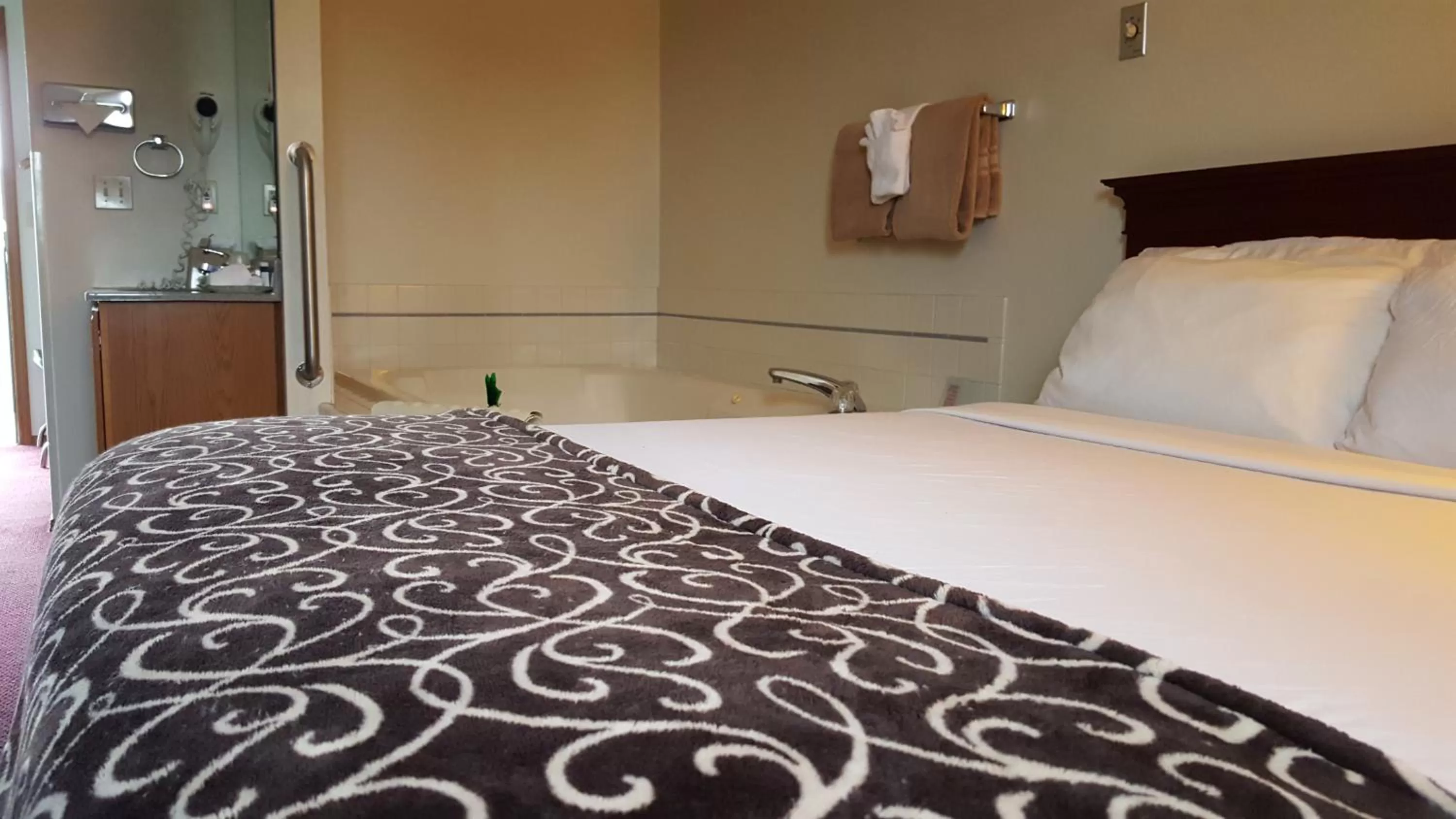 Pets, Room Photo in Hillcrest Inn