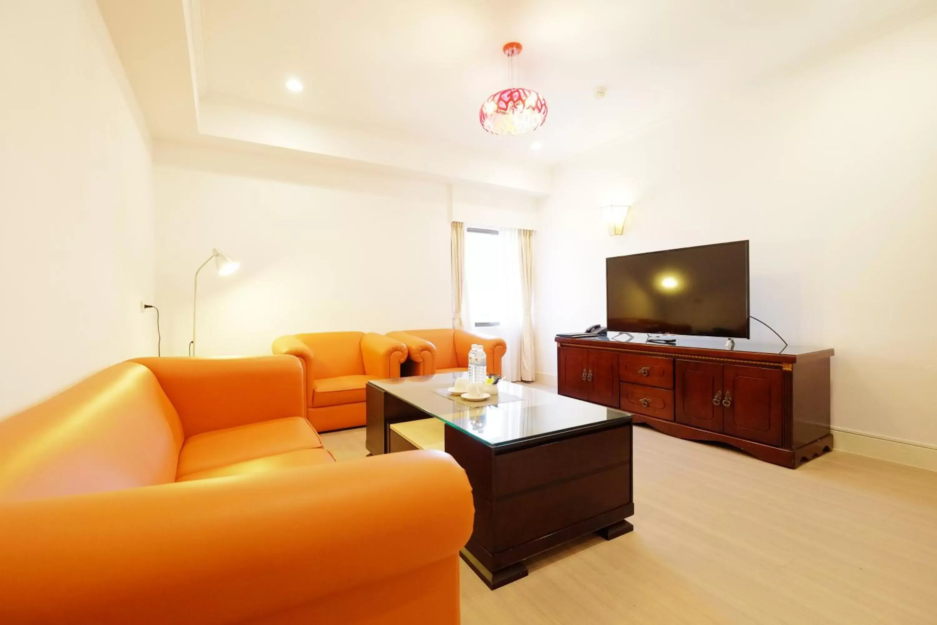 Living room, Seating Area in Dynasty Hotel