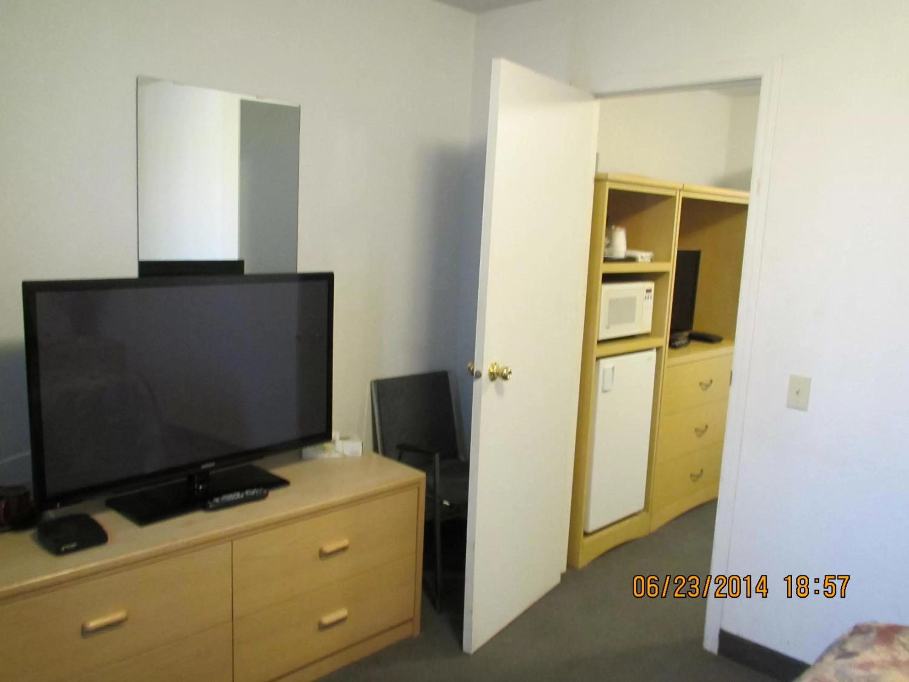 TV and multimedia in Lazy J Motel