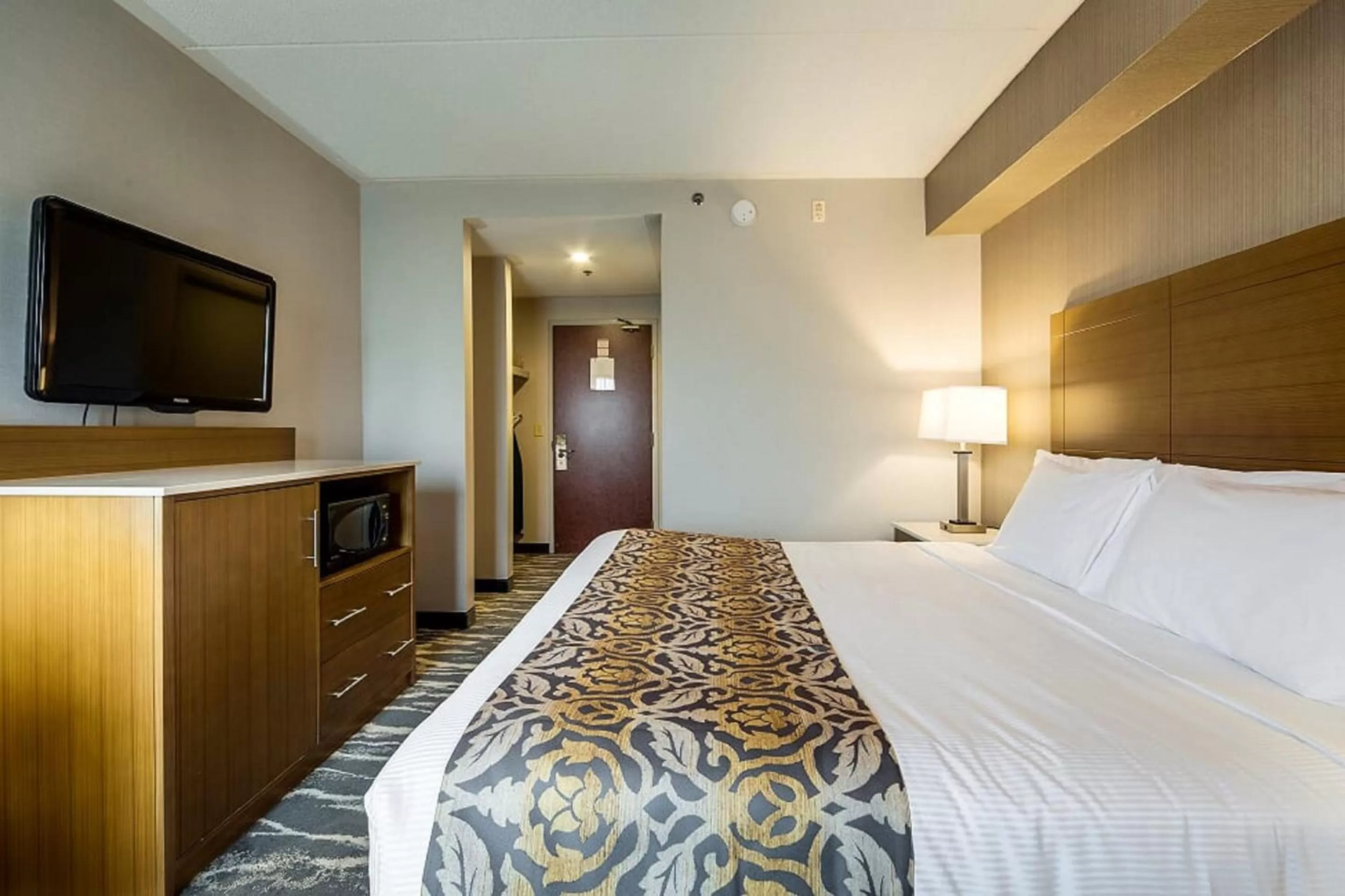 Bed in Monte Carlo Inn Brampton