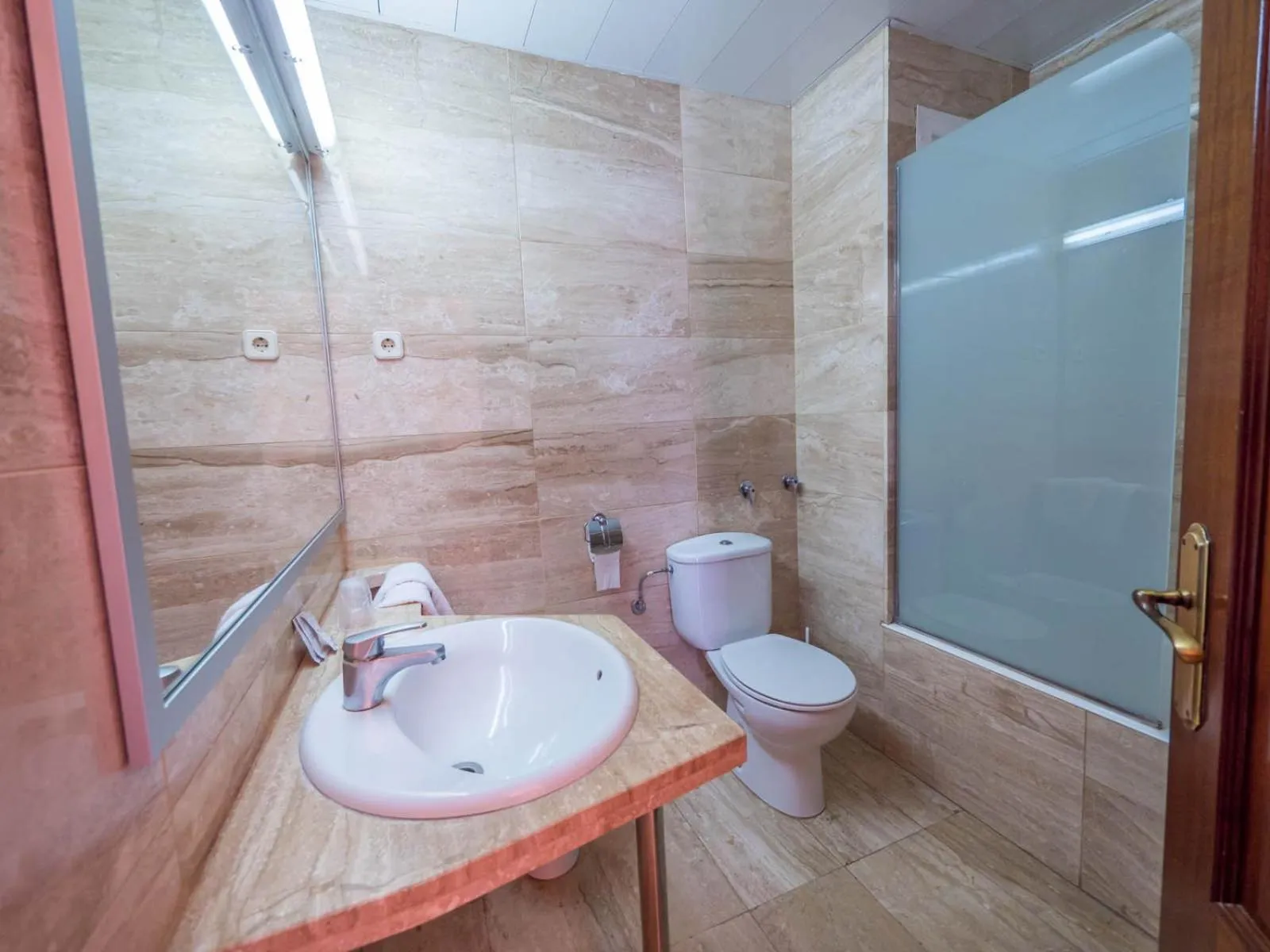 Bathroom in Hotel Golden Sand