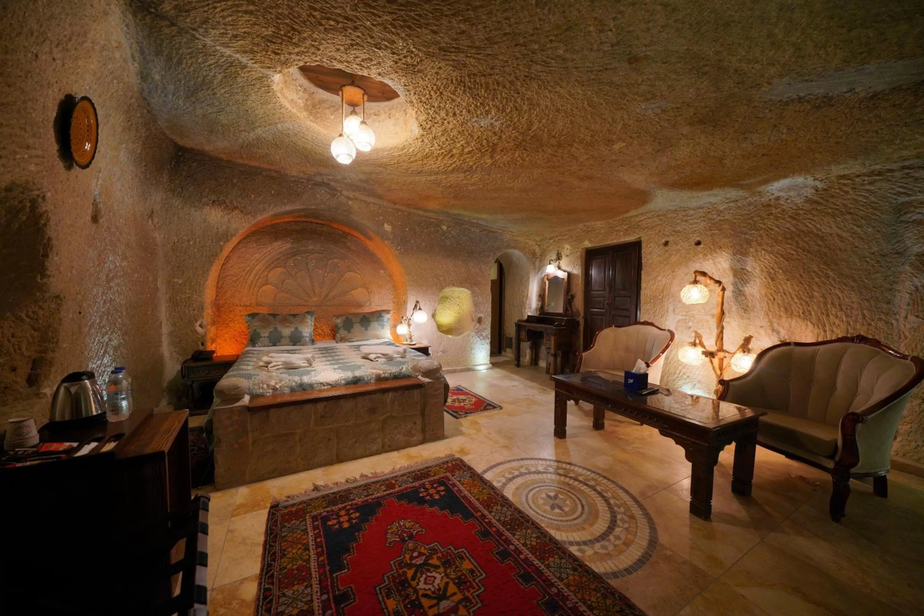 Bed in Shoestring Cave House