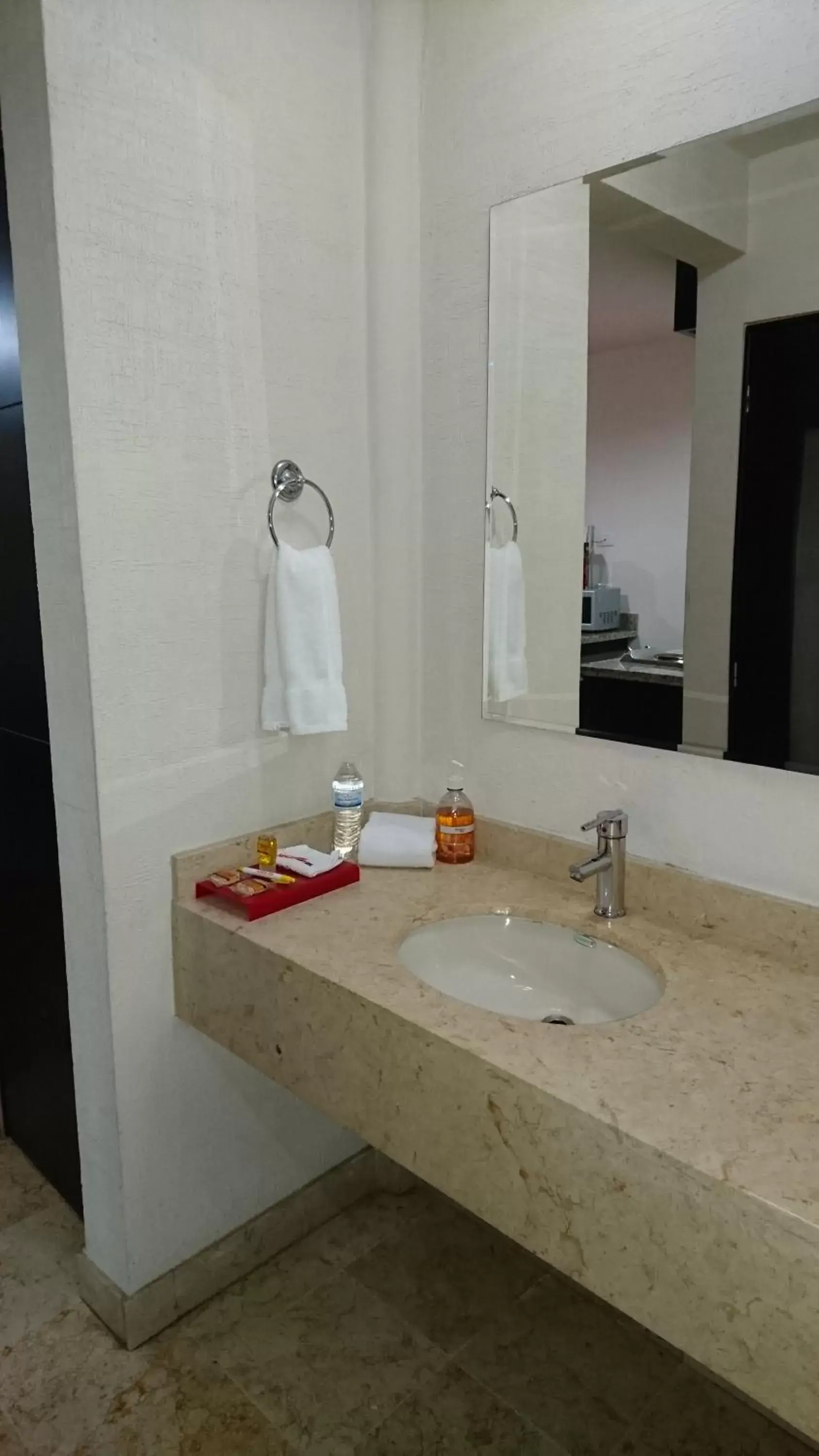 Photo of the whole room, Bathroom in Homesuites Rotarismo