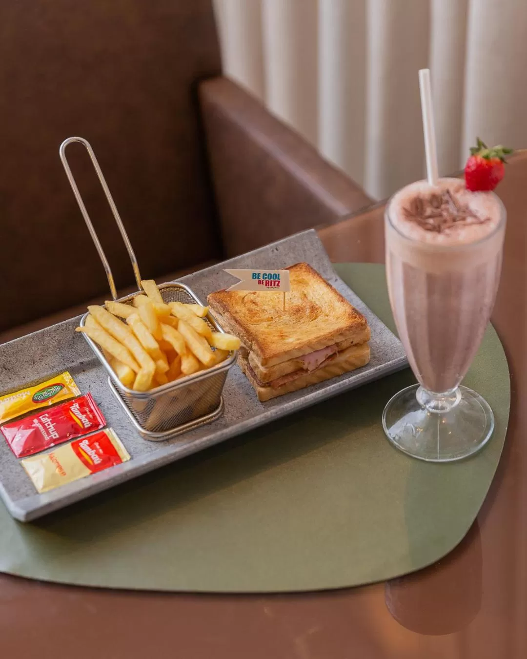 Restaurant/places to eat in Ritz Suites Grand Hotel Boutique