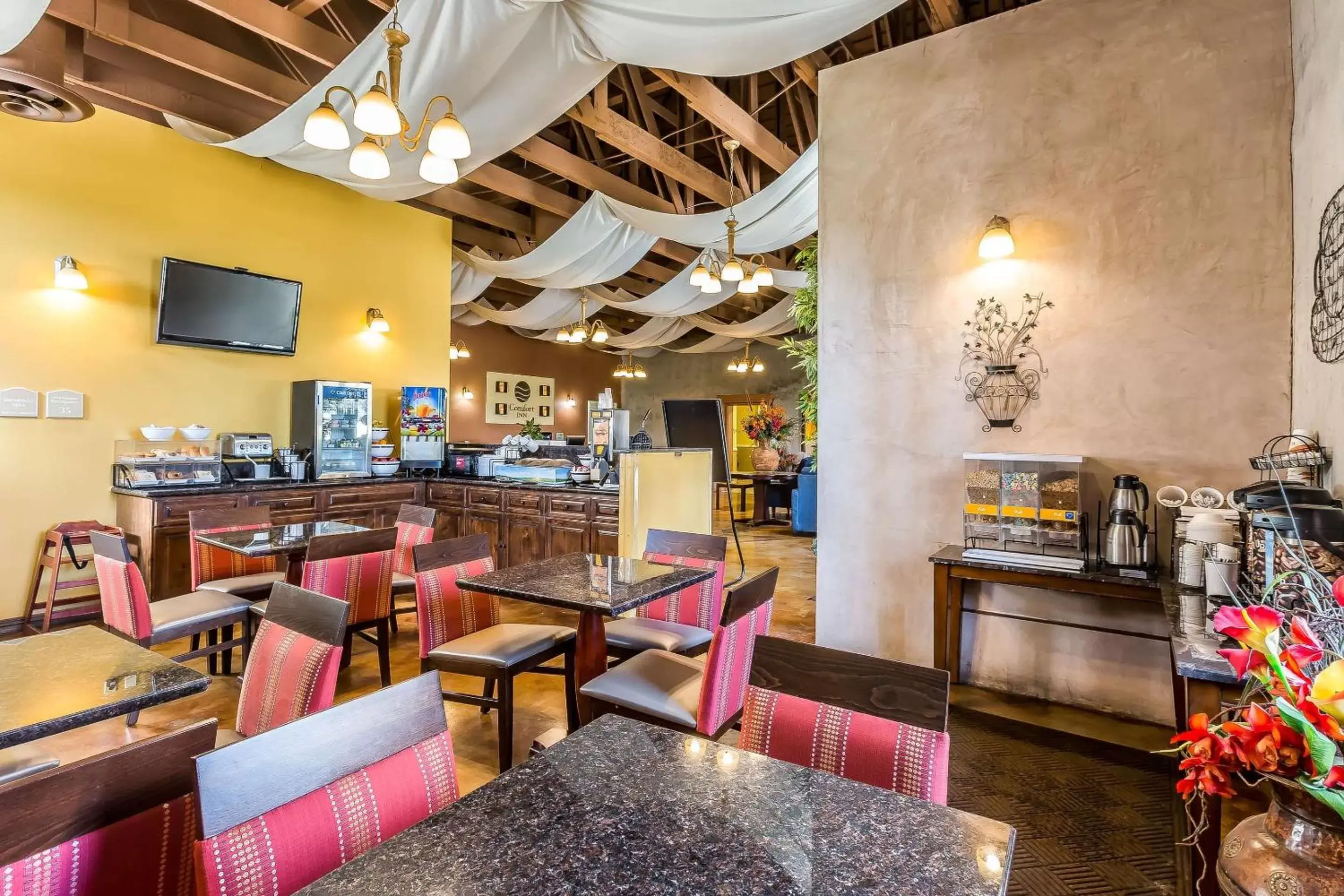 Restaurant/Places to Eat in Comfort Inn Pomona Near FairPlex