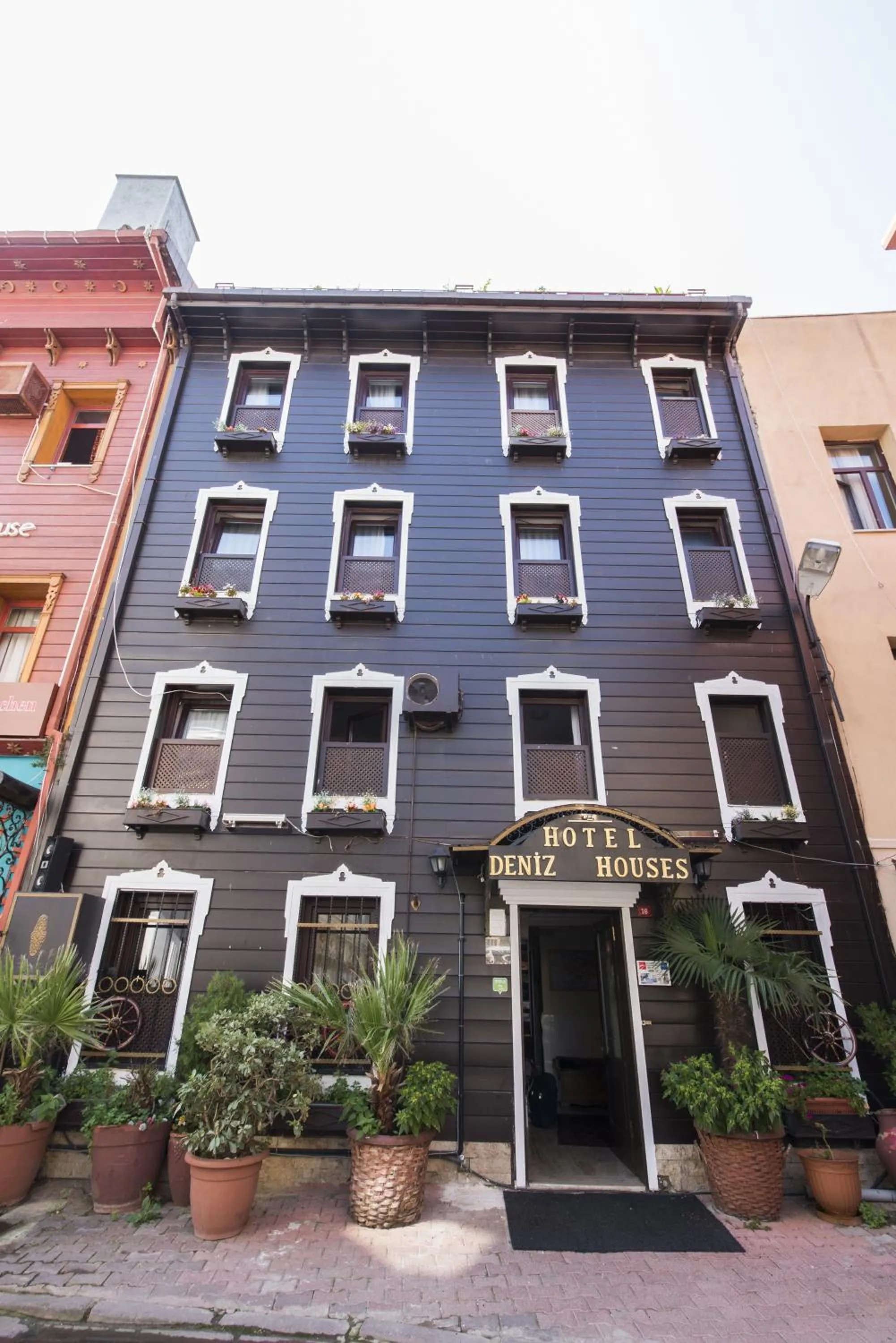 Property building in Deniz Houses