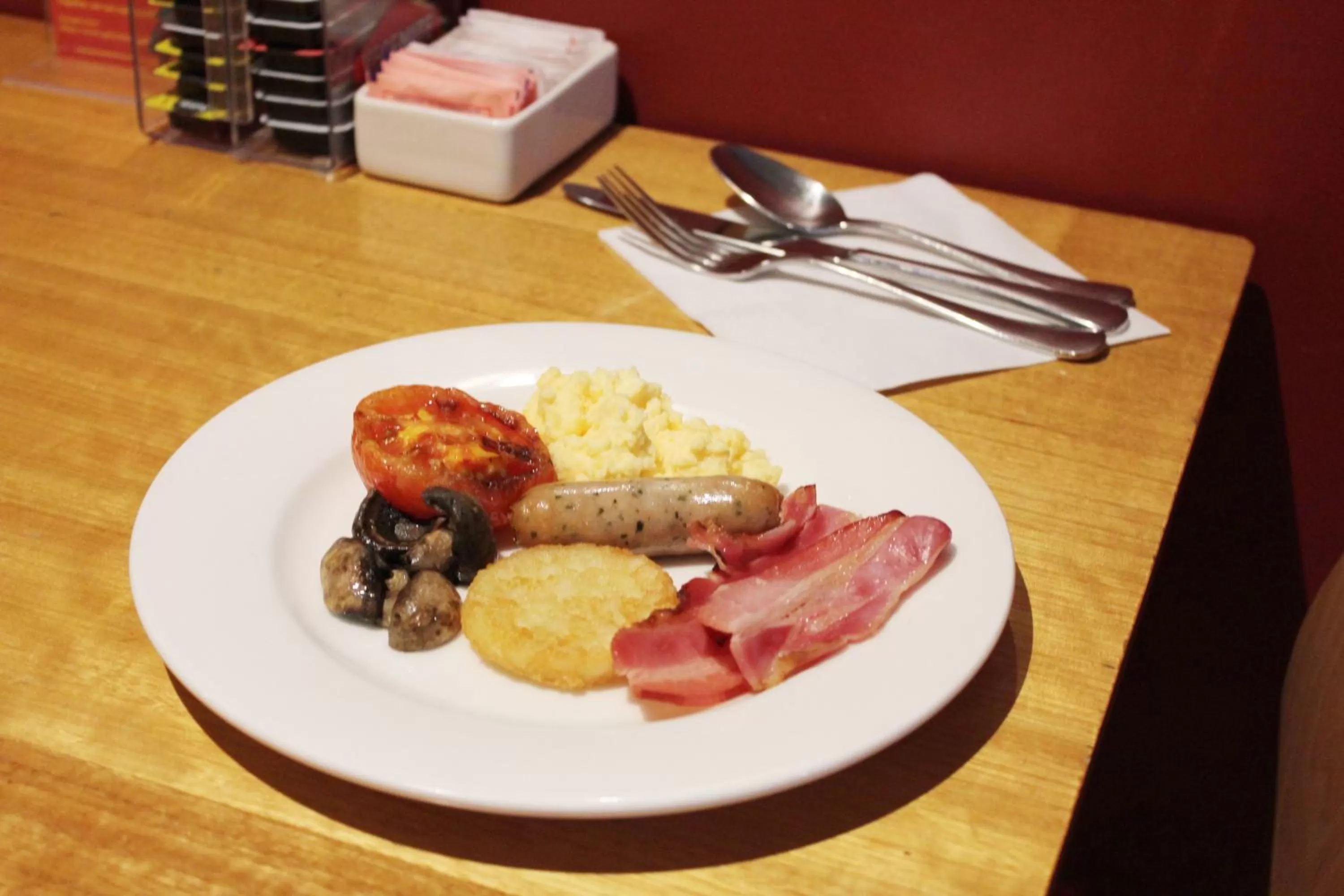 Food and drinks in YEHS Hotel Melbourne CBD