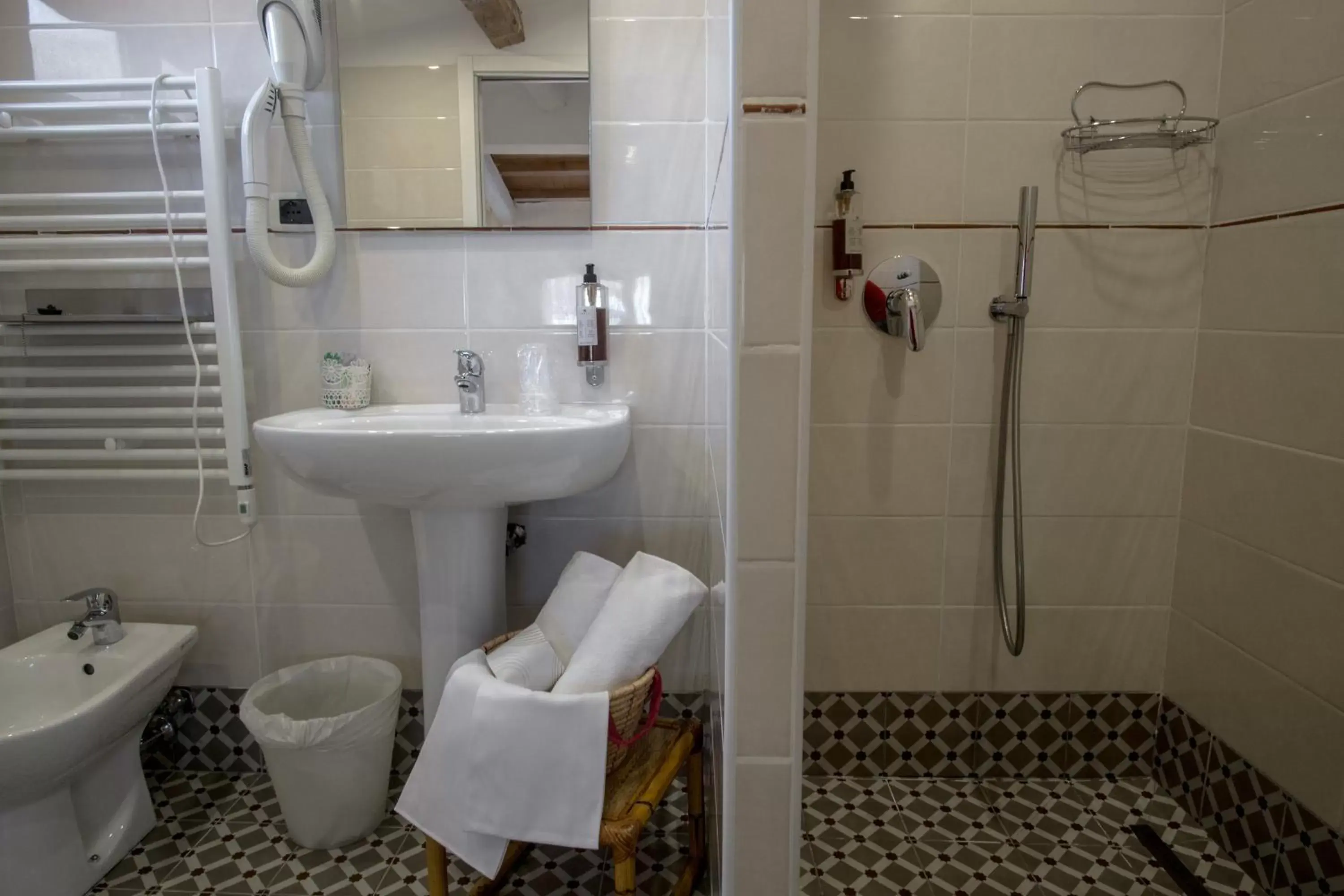 Bathroom in Hotel Antigo Trovatore