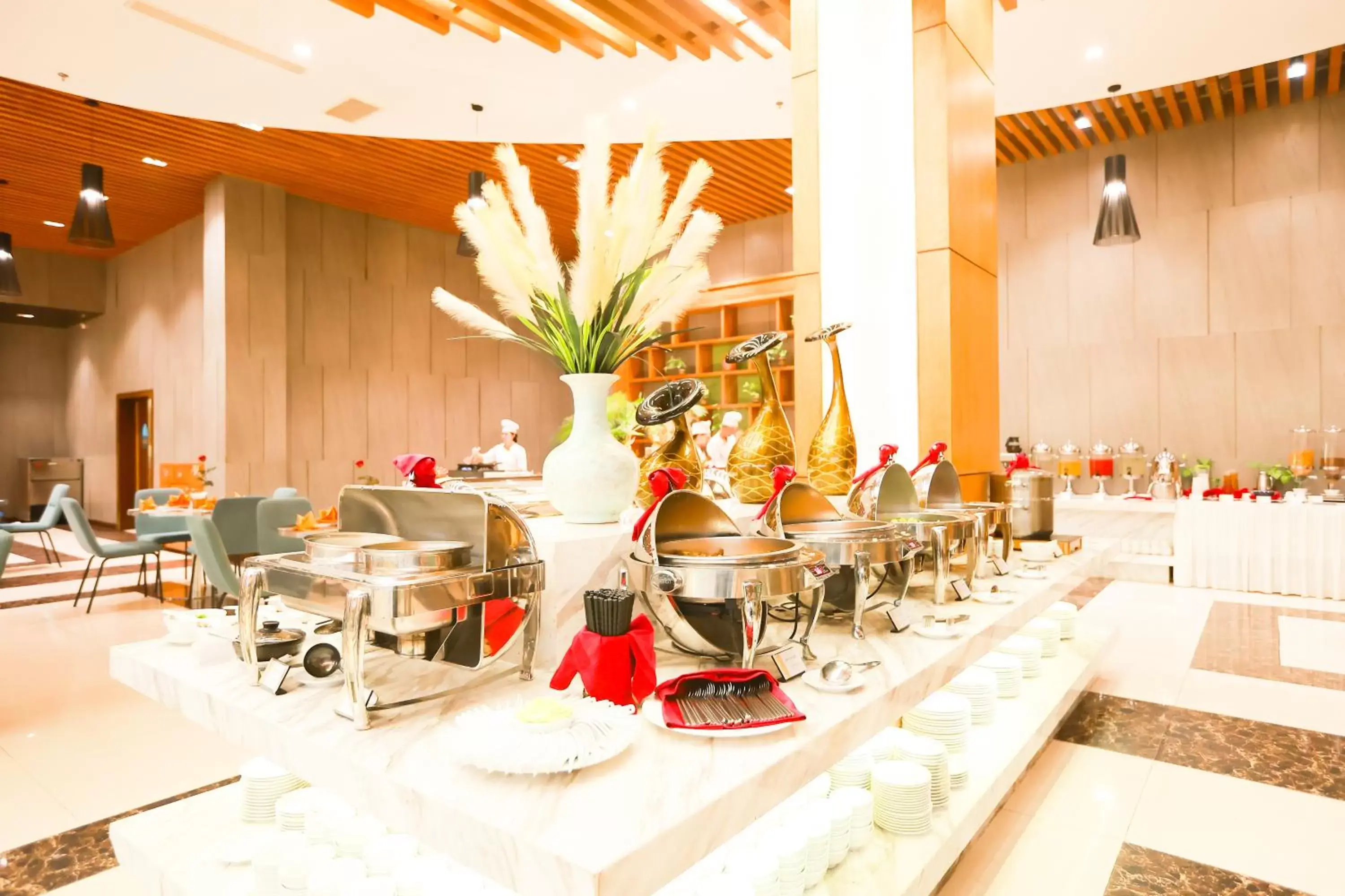 Restaurant/Places to Eat in Muong Thanh Luxury Nhat Le Hotel