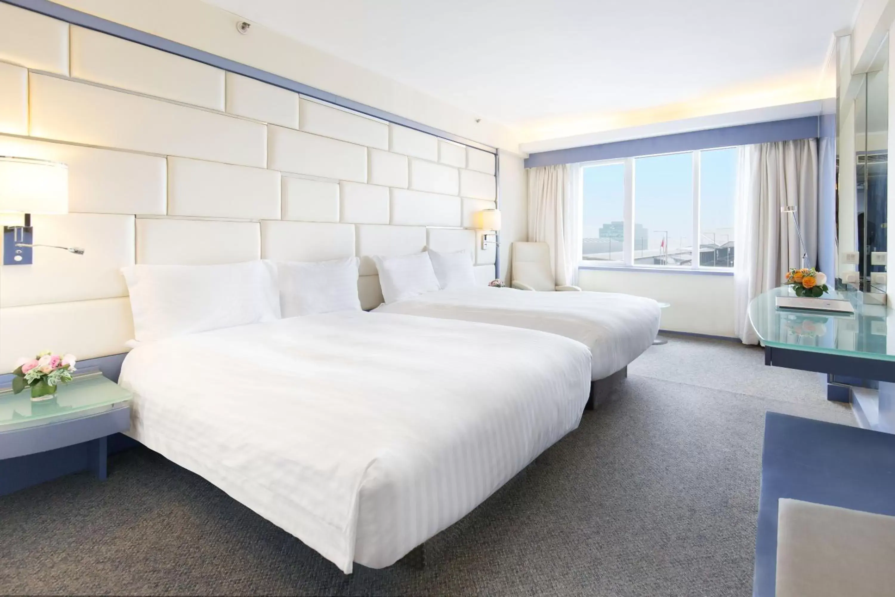 Photo of the whole room, Bed in Regal Airport Hotel