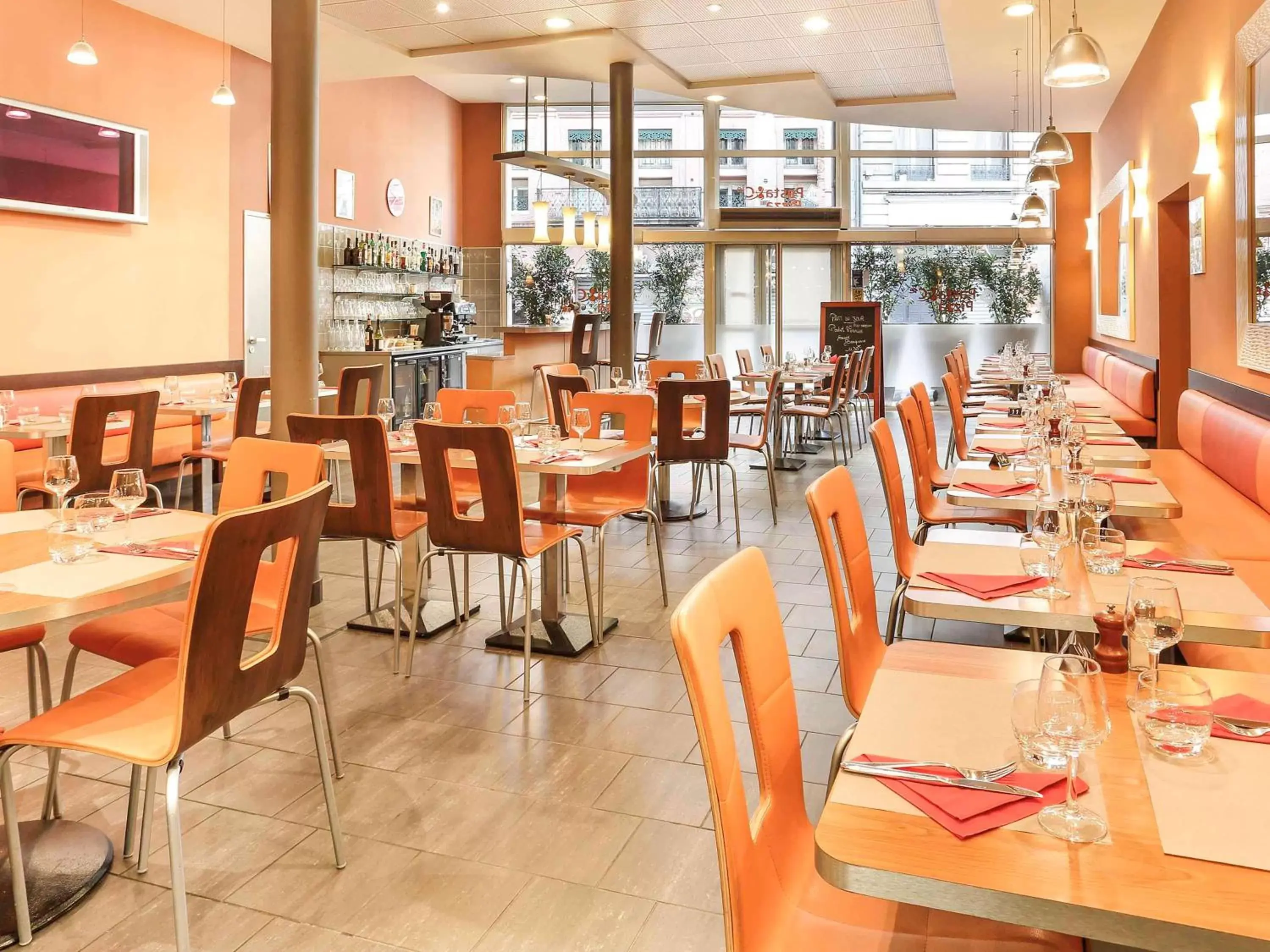 Restaurant/Places to Eat in ibis Toulouse Gare Matabiau