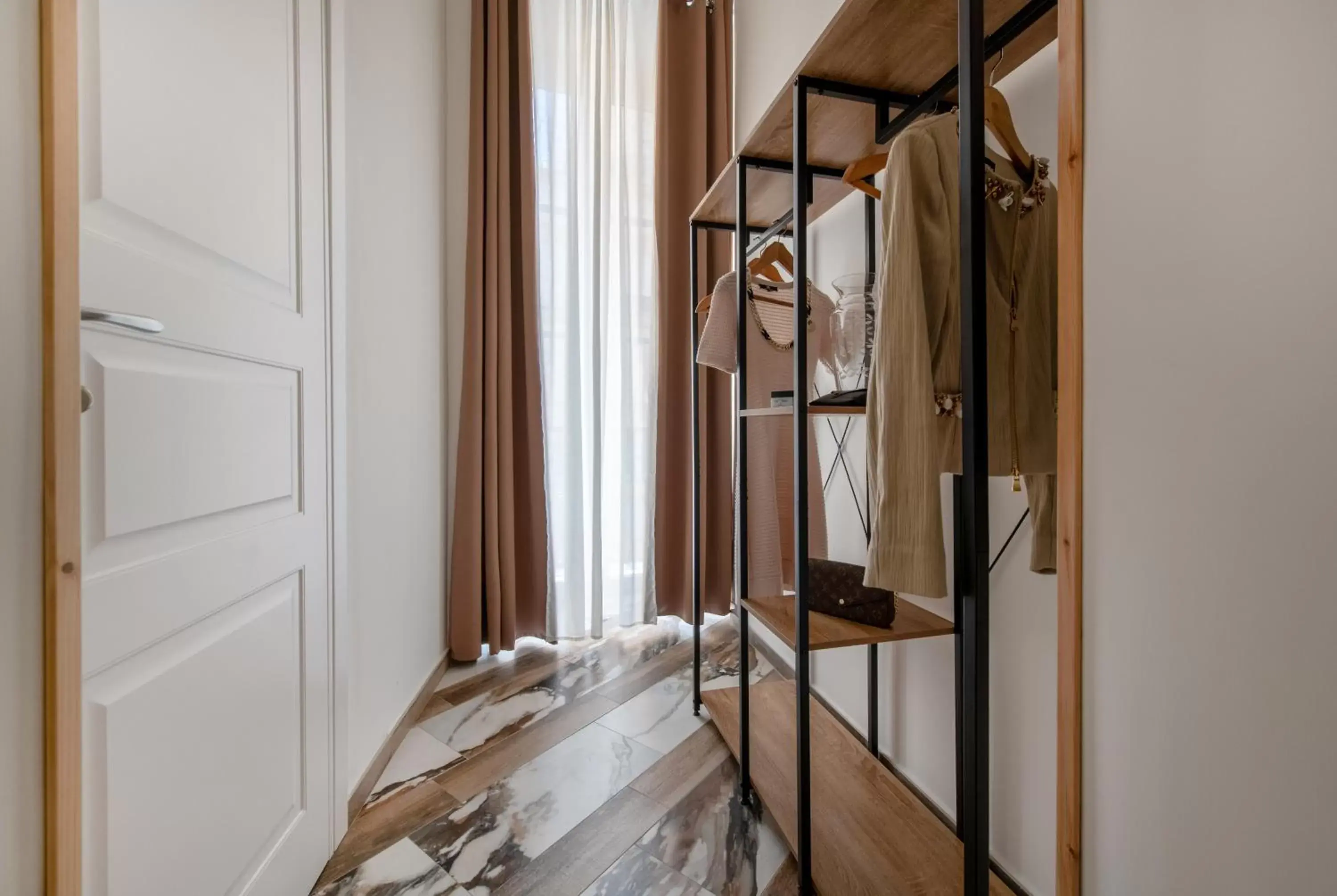 wardrobe, TV/Entertainment Center in Sant'Antonino Luxury Suite