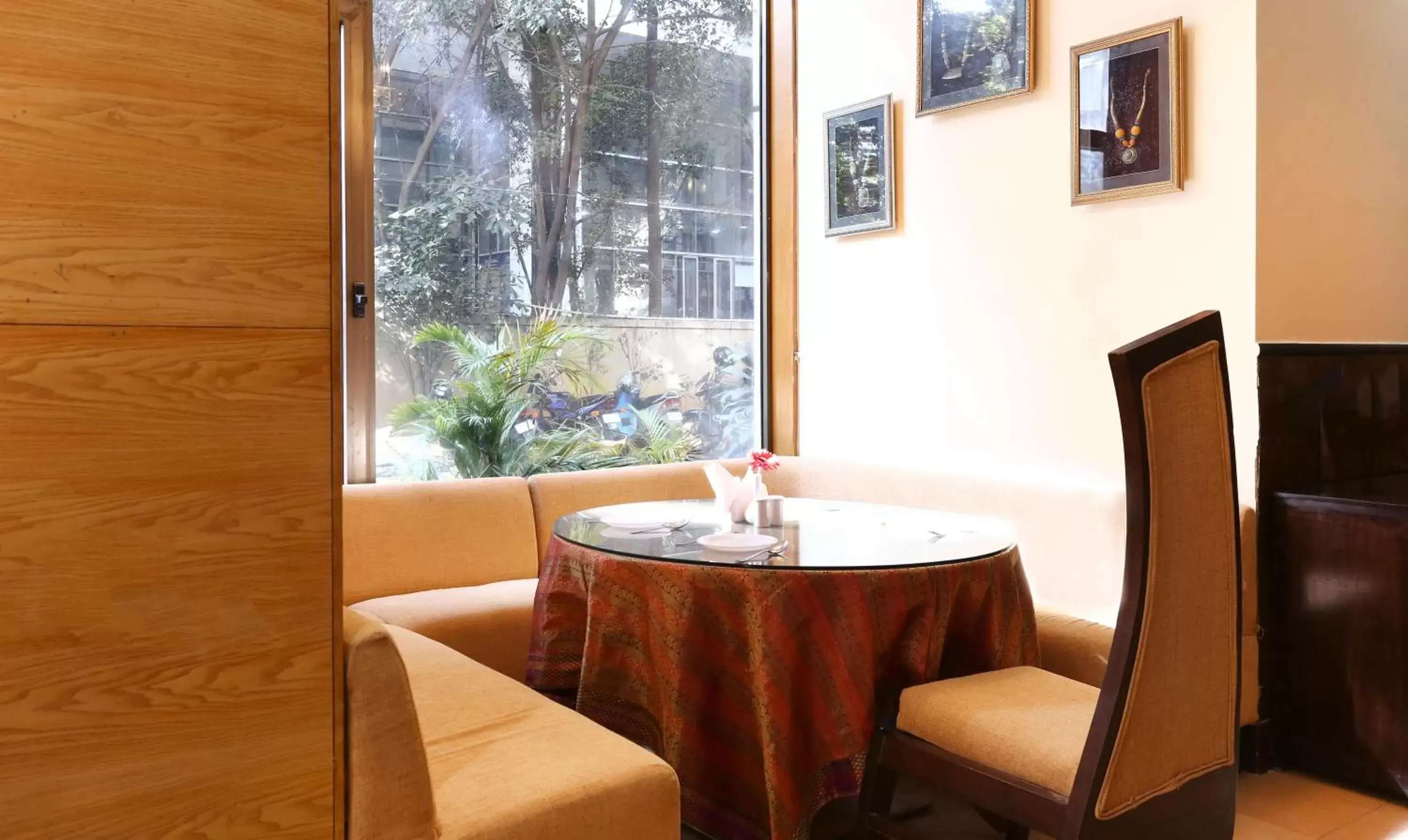 Restaurant/places to eat in Treebo Regency - Bund Garden, Dhole Patil Road Restaurant/places to eat in Treebo Regency - Bund Garden, Dhole Patil Road