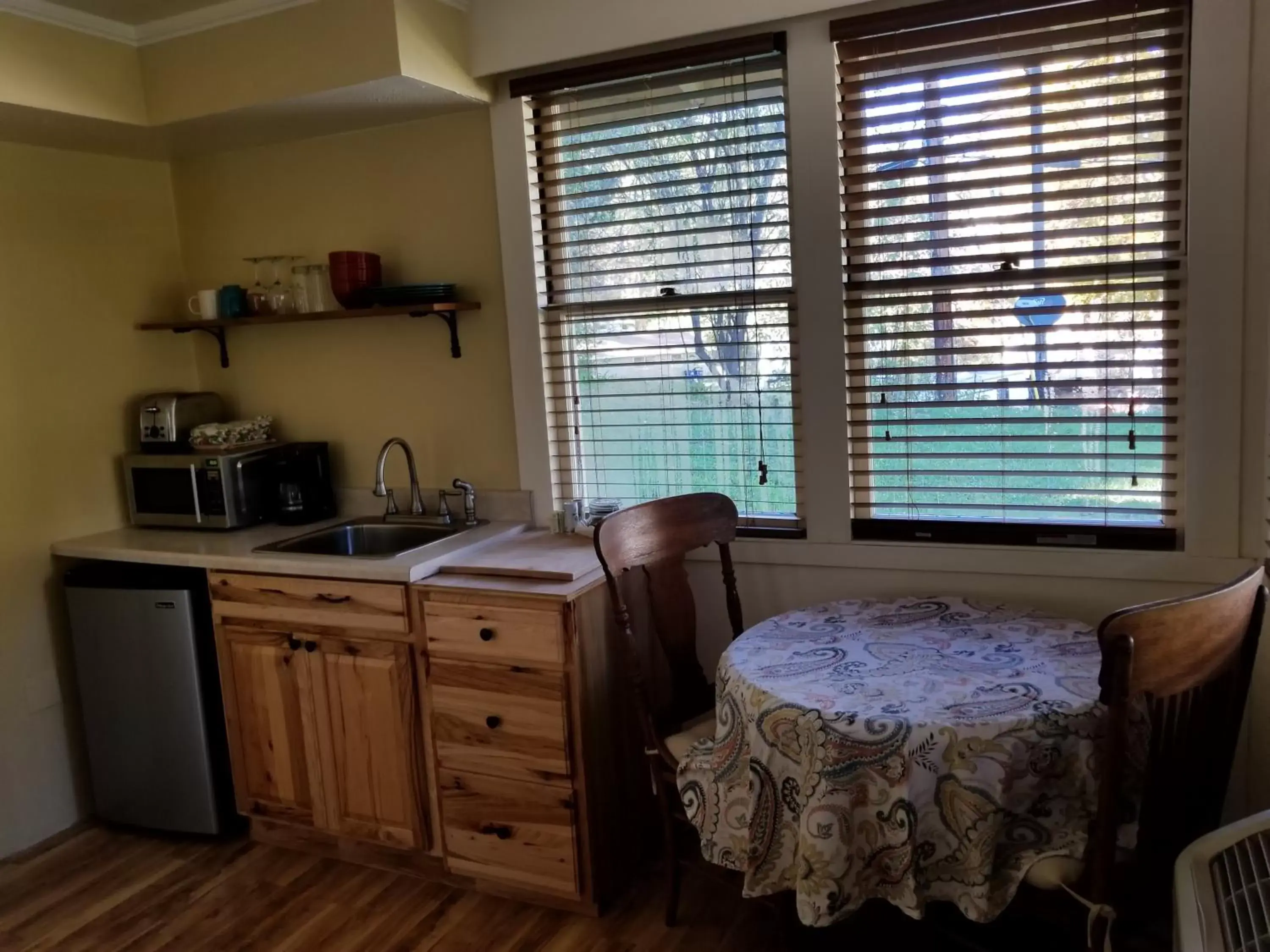 Kitchen/Kitchenette in China Creek Cottages